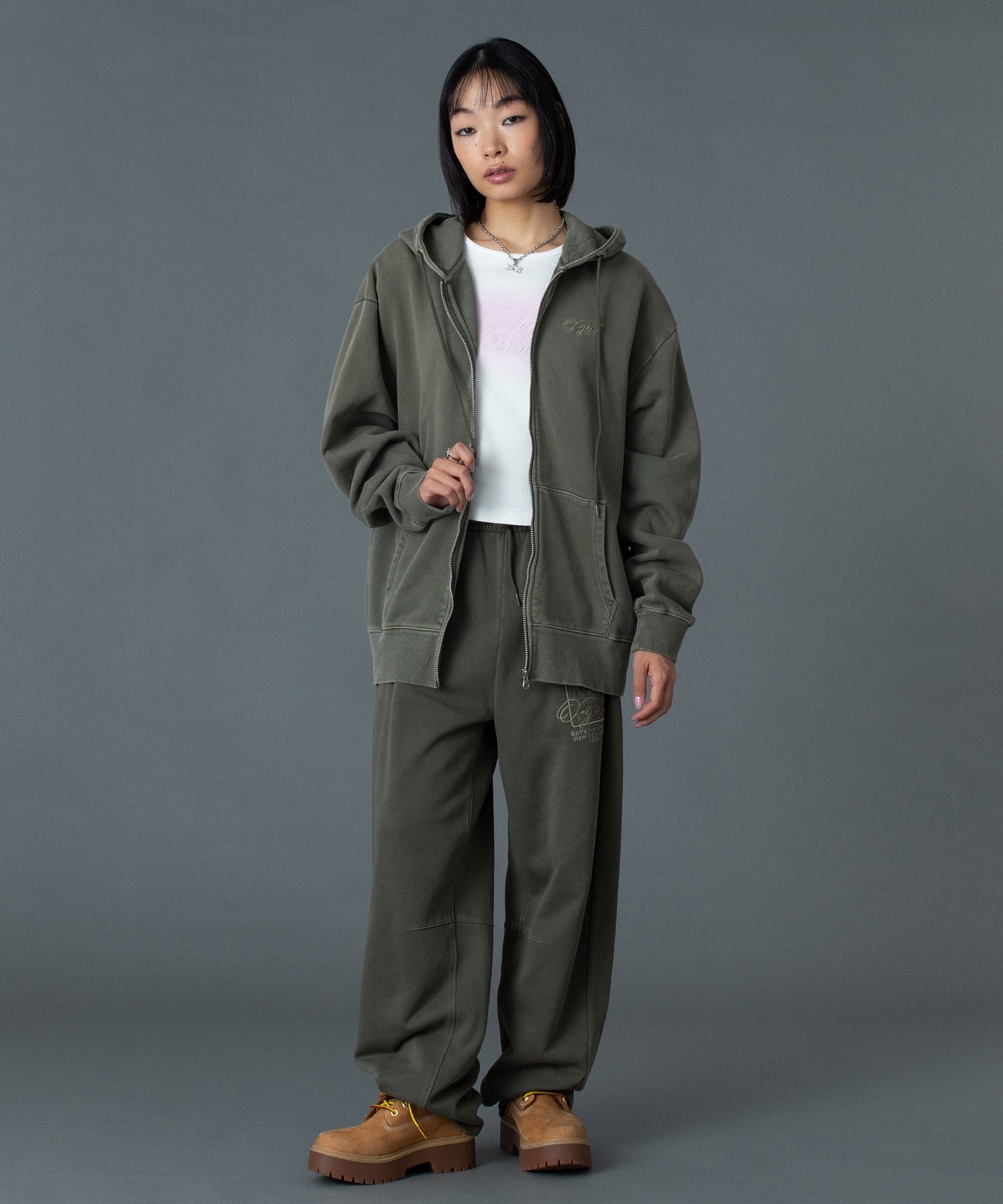 SPRAY AND CURSIVE SCRIPT LOGO S/S BABY TEE