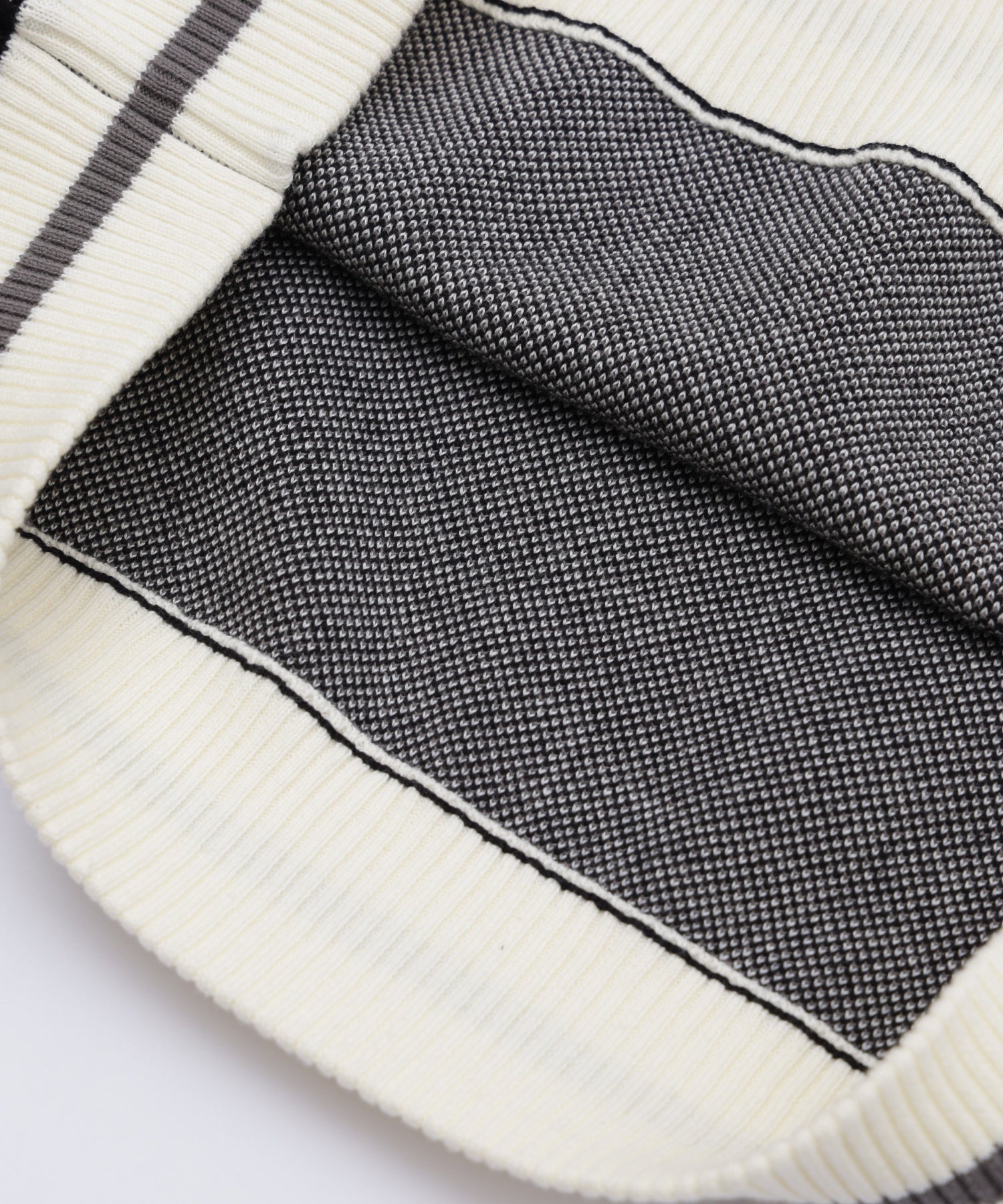 LOGO JACQUARD V-NECK KNIT TOP