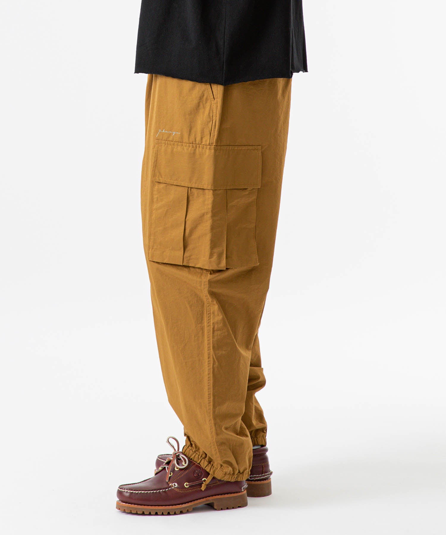 MODEL 身長187cm / 着用サイズ：Lサイズ ※商品の色味の目安は、商品単体の画像をご参照ください。
