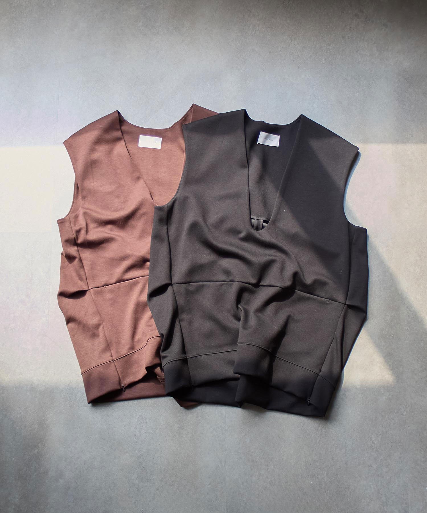 CHIGNON/ARDBOARD VNECK VEST