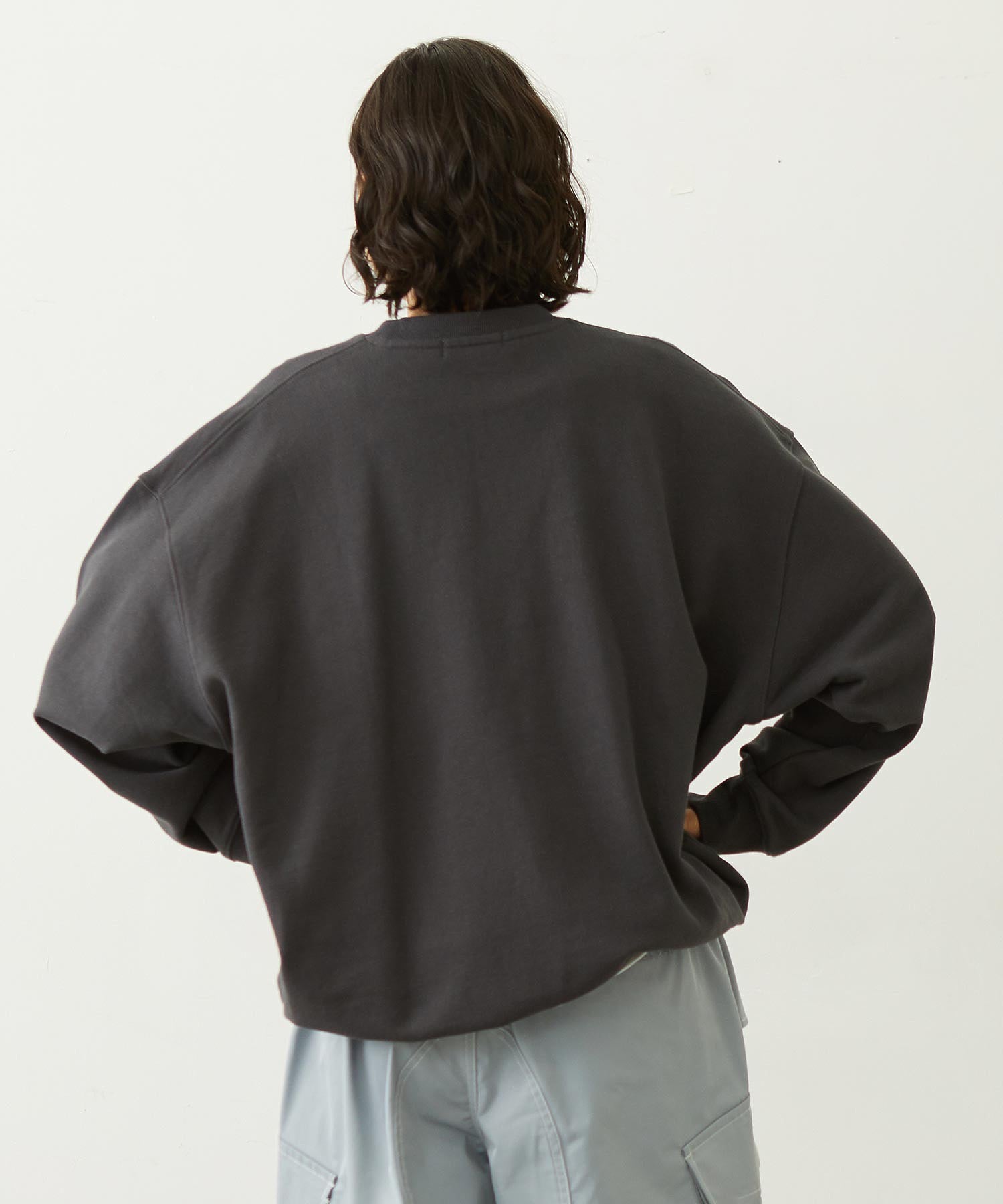 ICING LOGO SAGARA WIDE CREW SWEAT TOP
