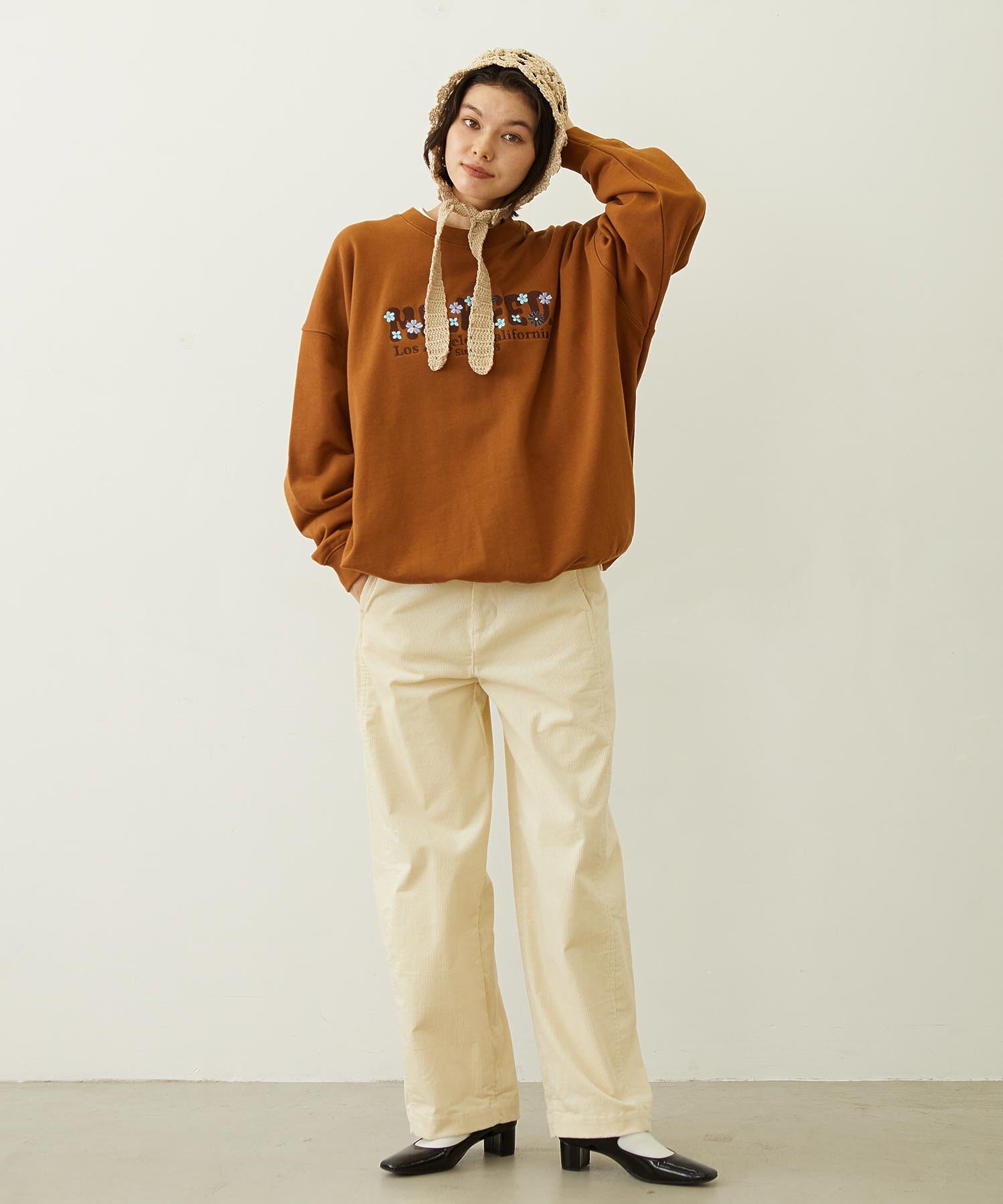 BLOOMING FLOWER EMBROIDERY SWEAT TOP