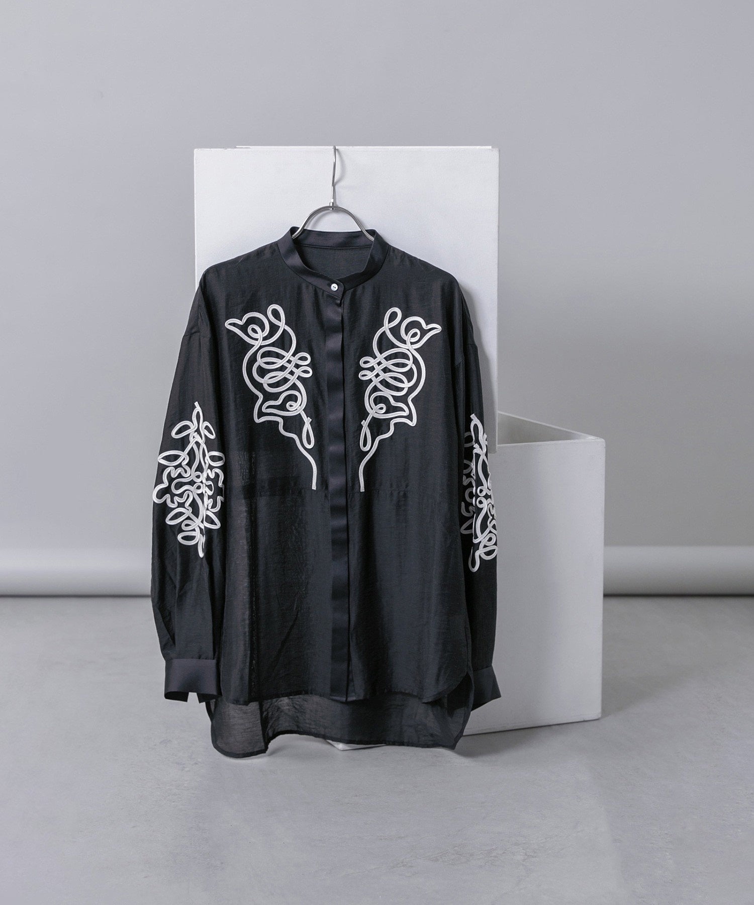 コードエンブロイダリーブラウス