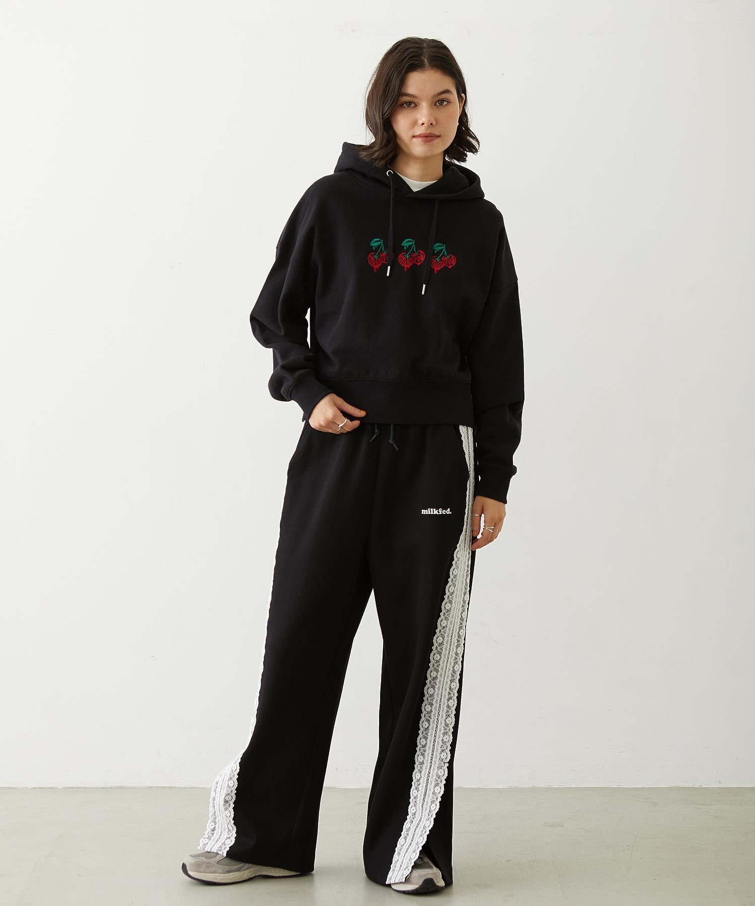 MELTY CHERRY SHORT SWEAT HOODIE