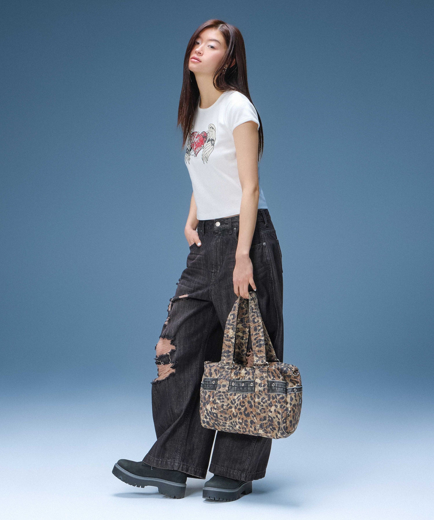 DISTRESSED BAGGY DENIM PANTS