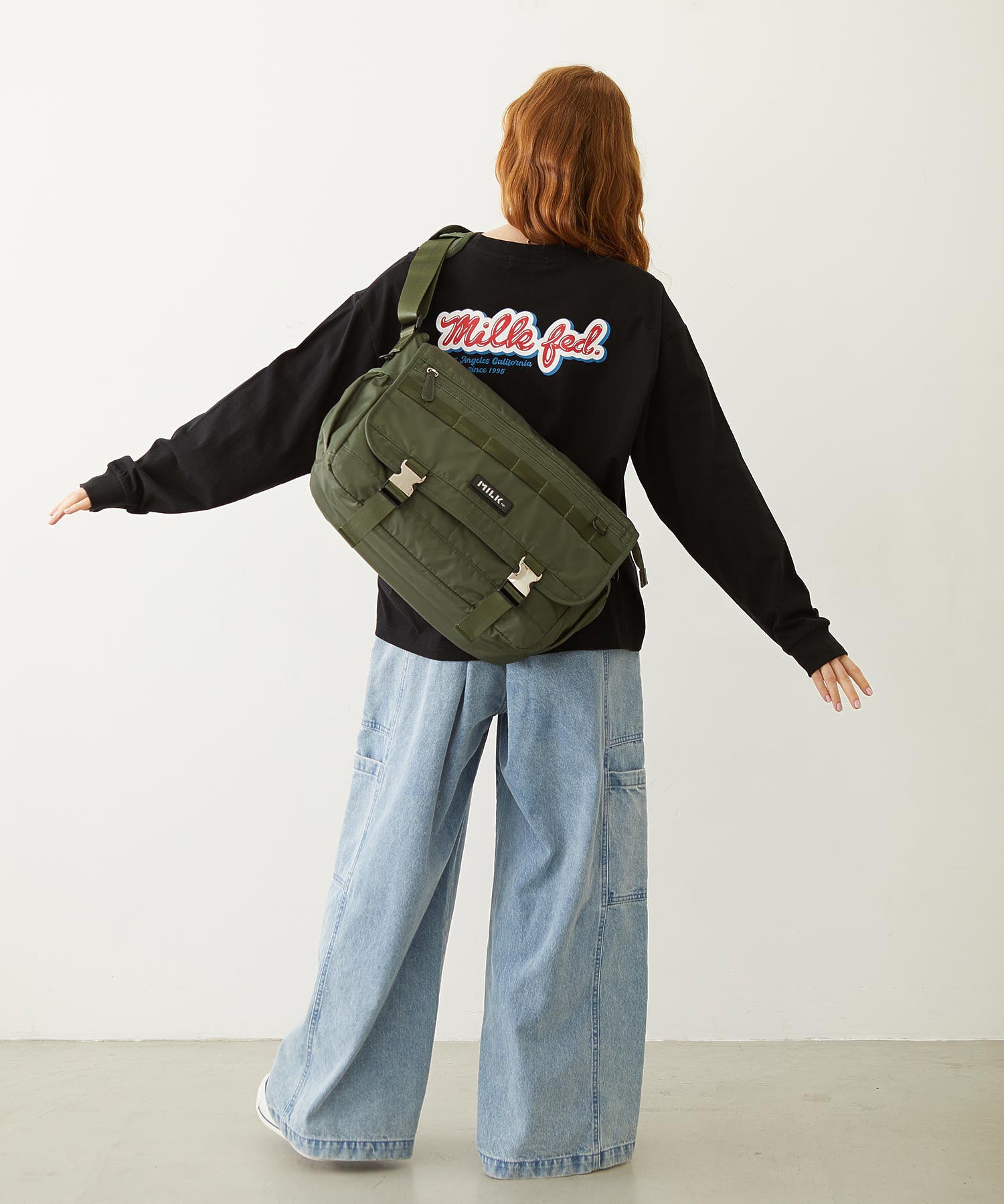 LOGO PLATE MESSENGER BAG MILKFED.