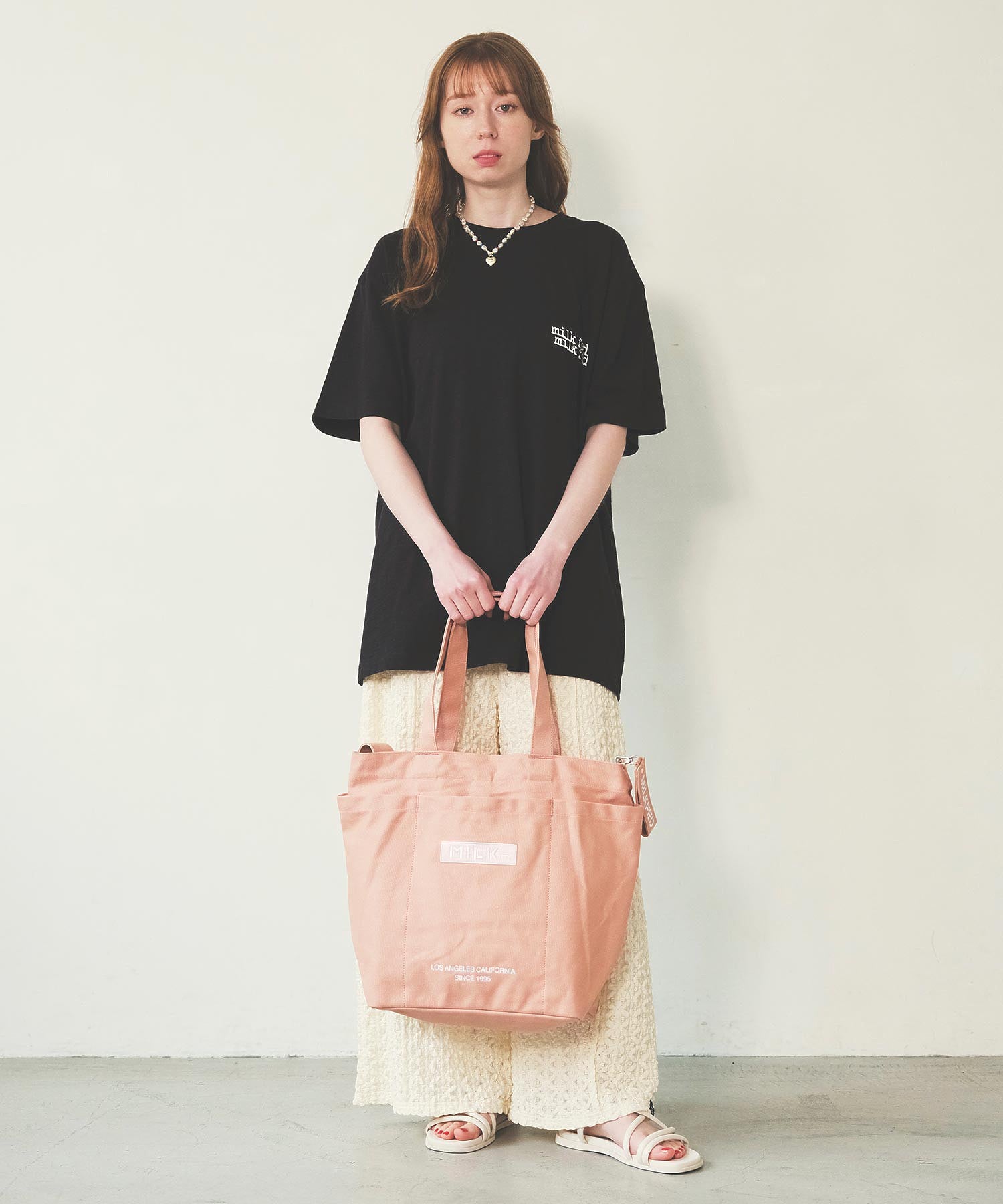 BAR AND UNDER LOGO BIG CANVAS BAG MILKFED.