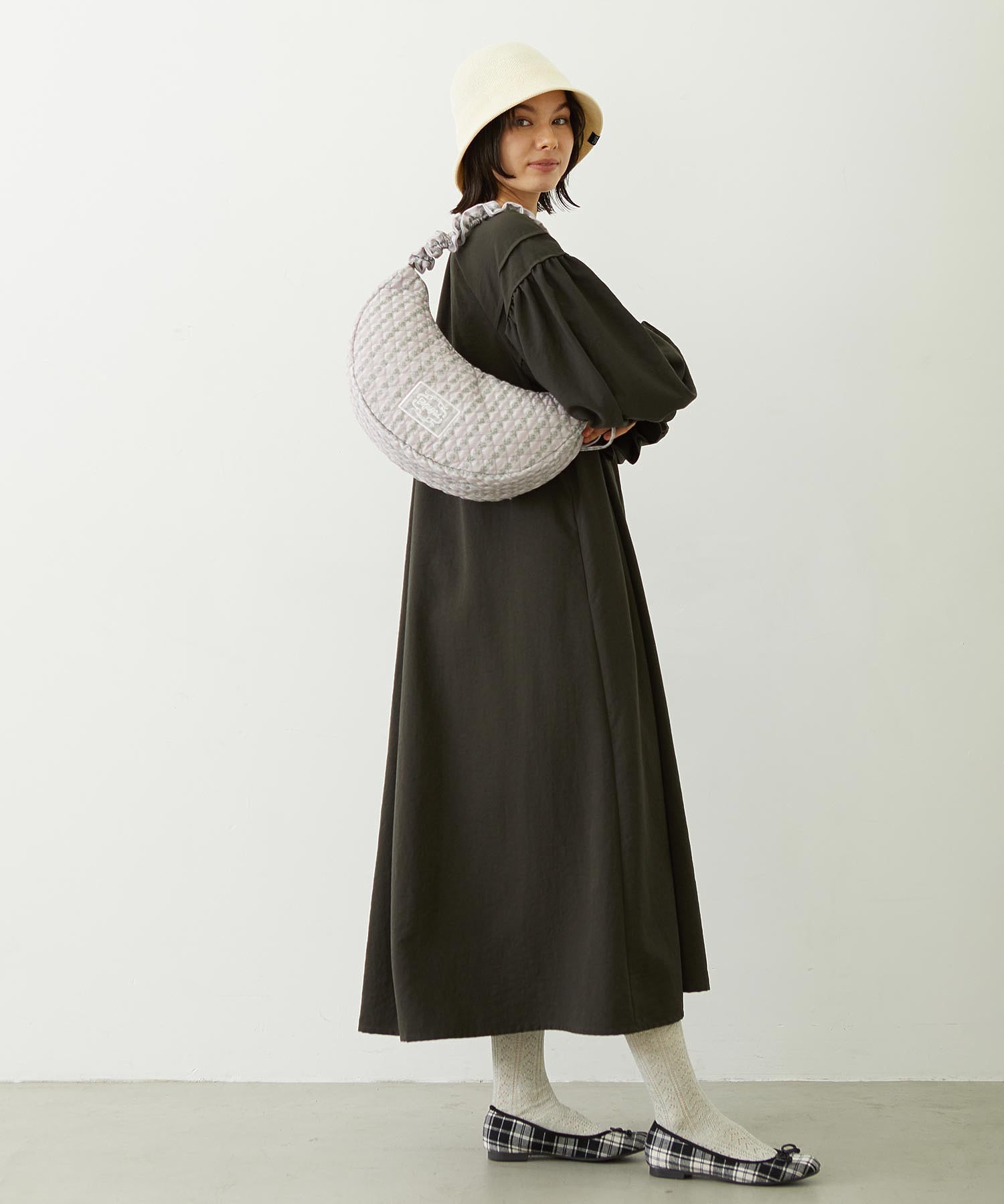 STRIPED FLOWER QUILTED SHOULDER BAG