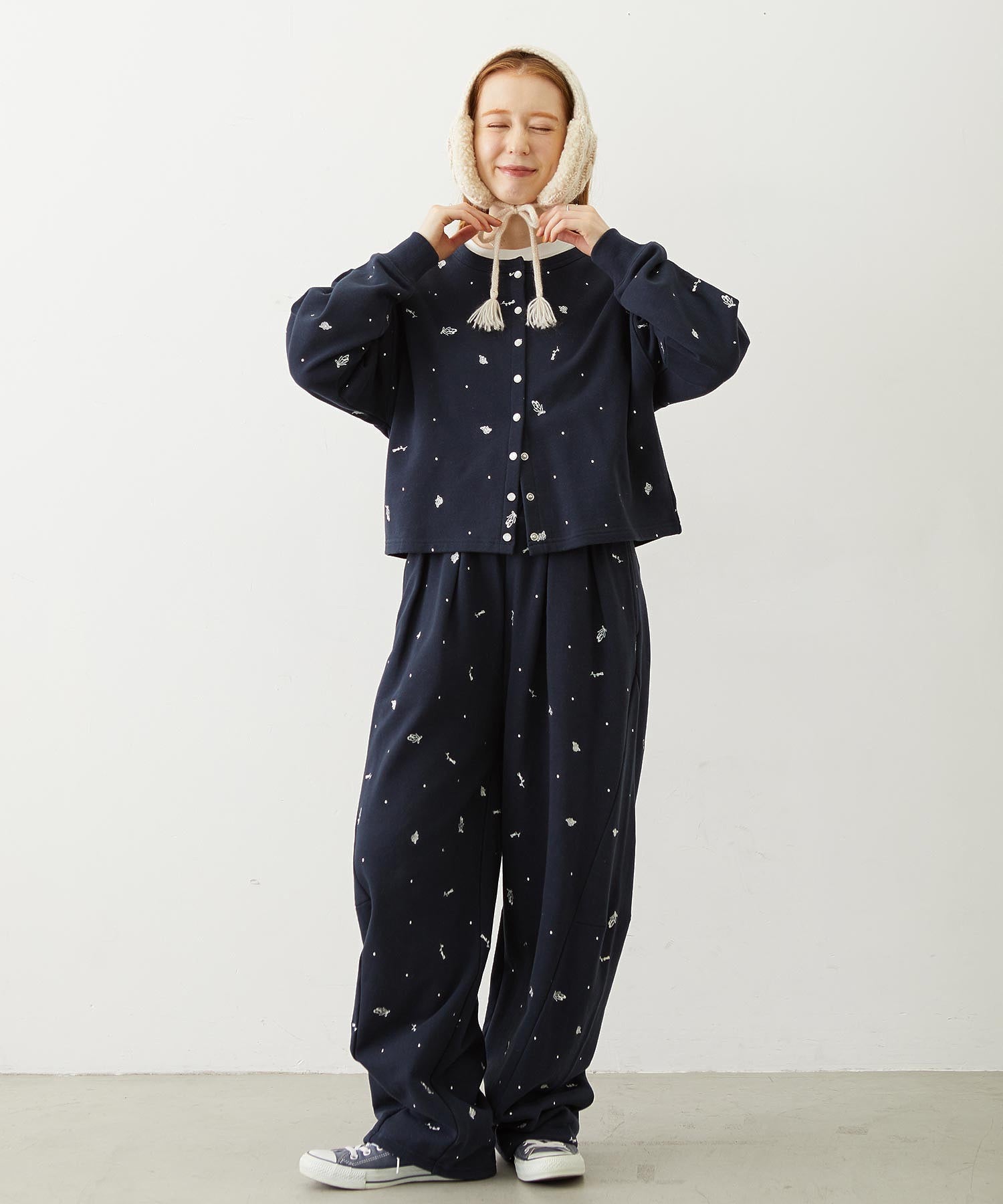 EMBROIDERED ROSE SWEAT WIDE PANTS