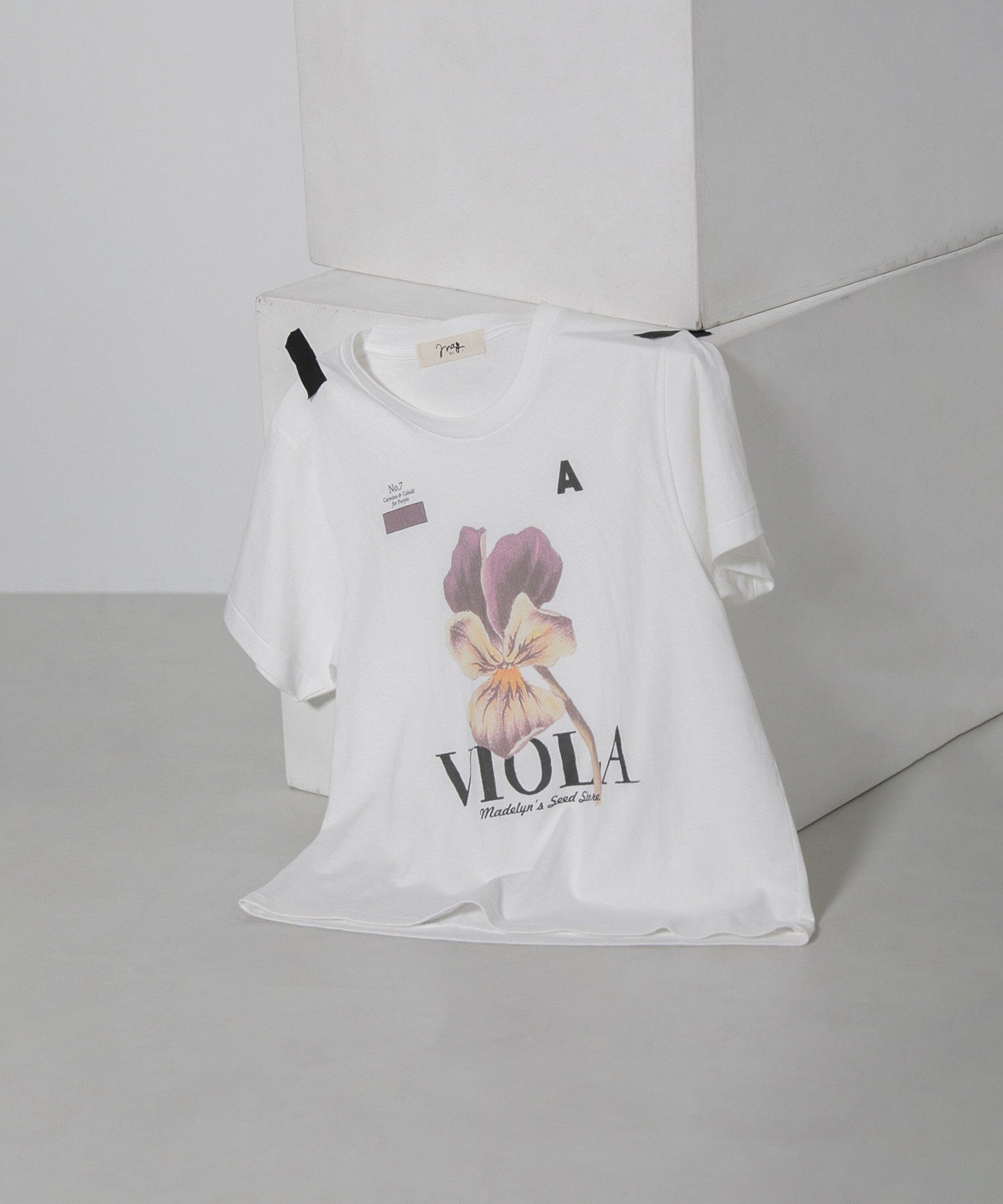 mag.by c/フラワーグラフィックTシャツ