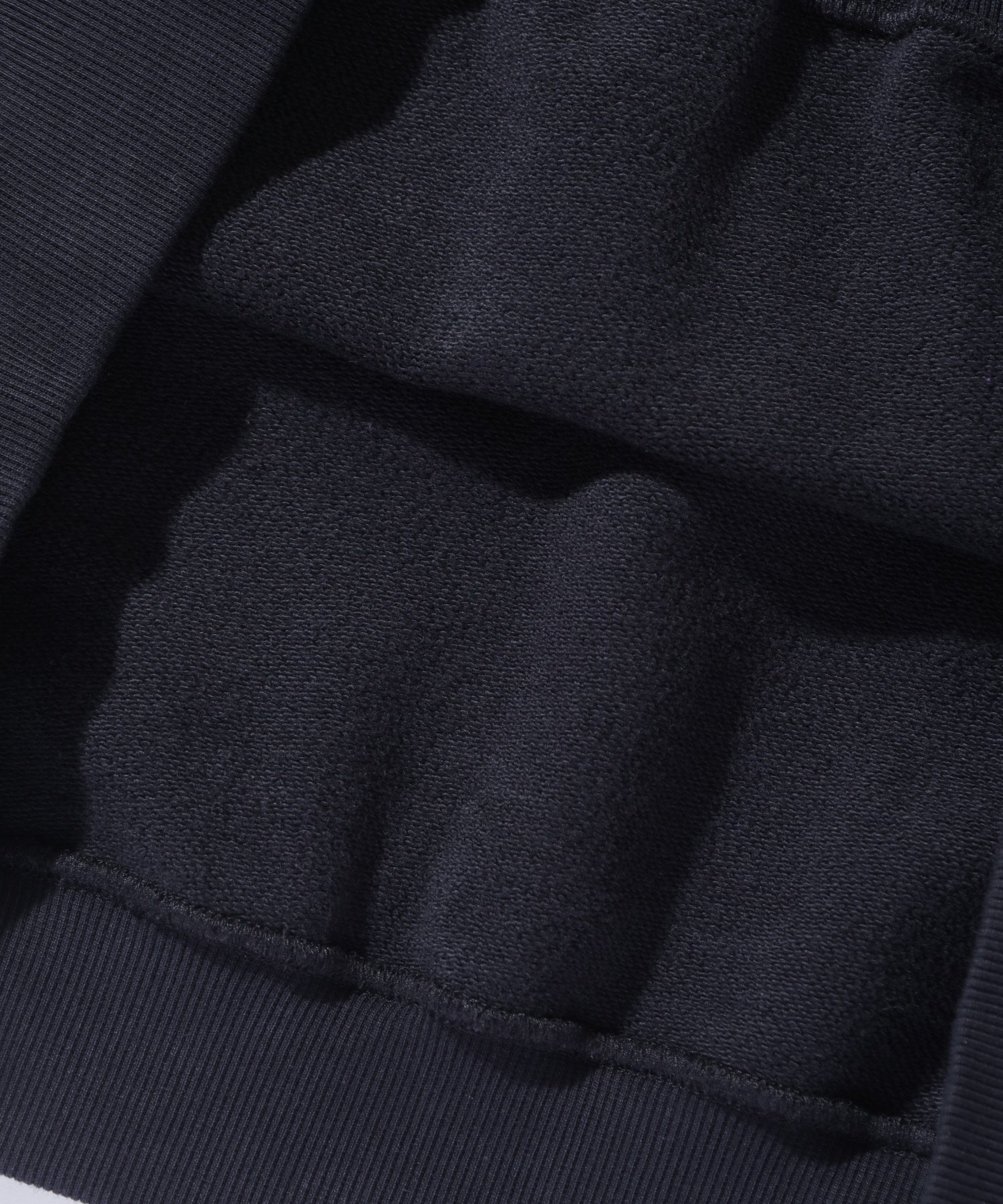 PATCHED OLD ENGLISH CREWNECK SWEATSHIRT