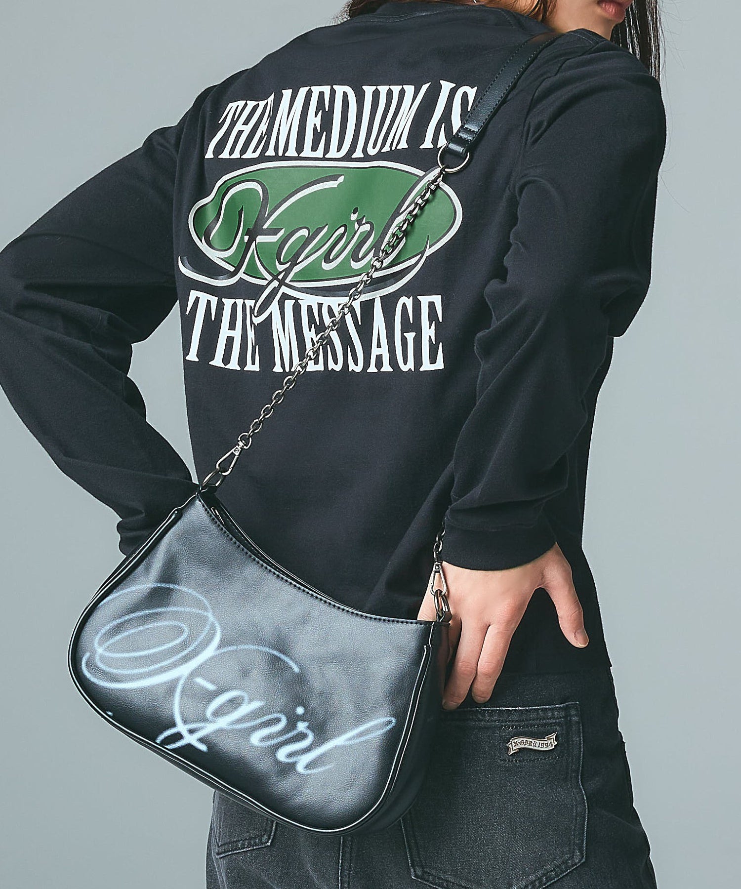 SPRAY SCRIPT LOGO SHOULDER BAG