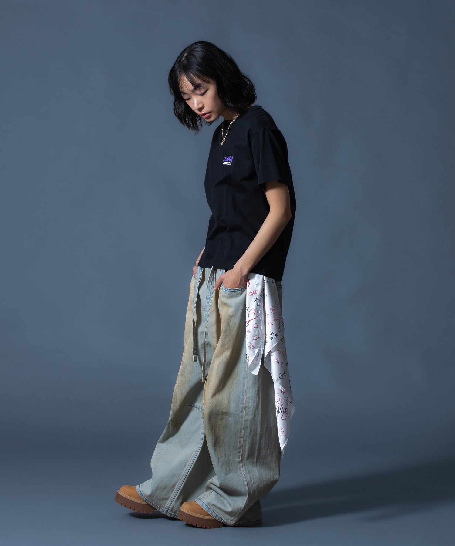 FADED FACE LABEL WIDE BAGGY DENIM PANTS