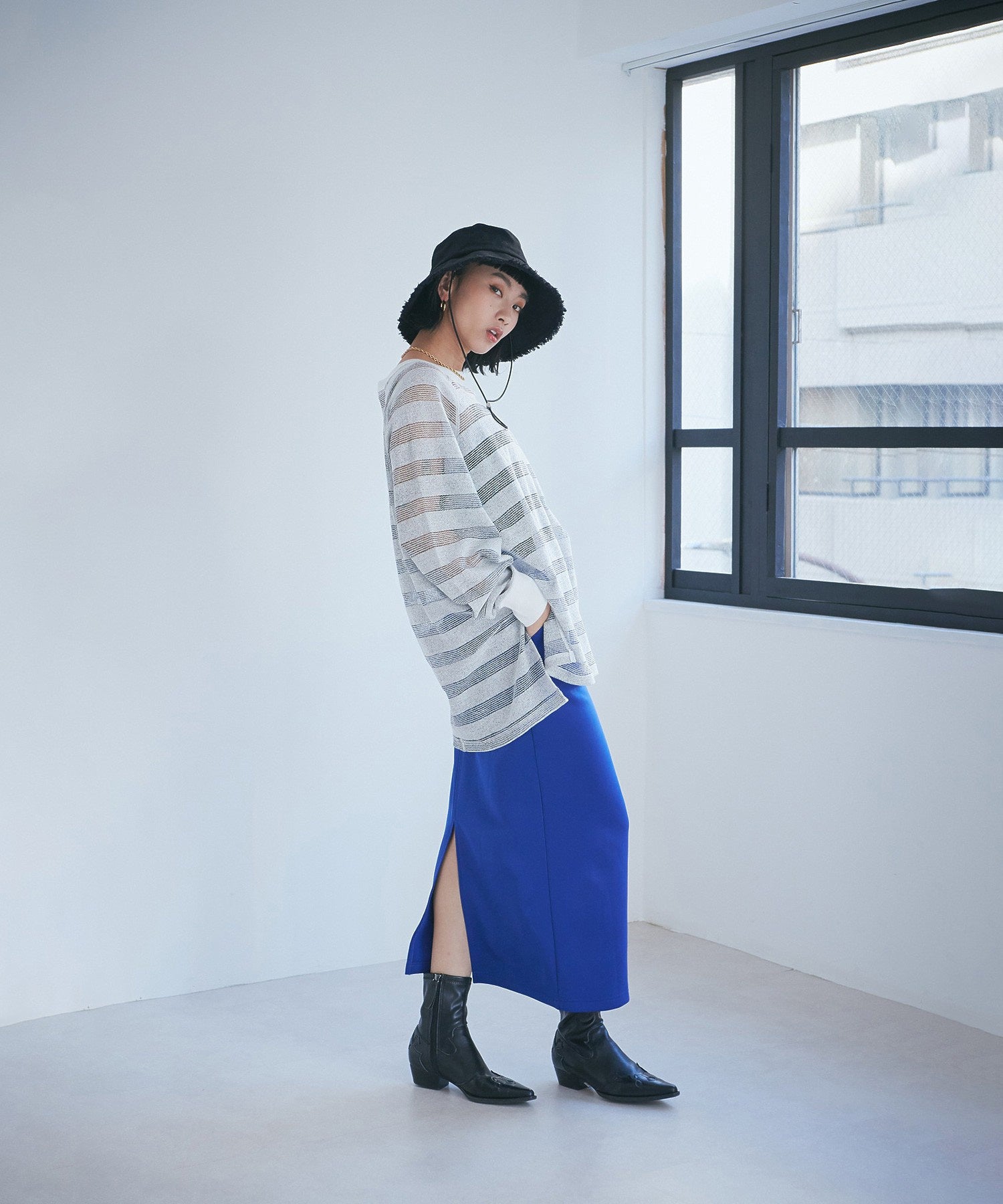 カットタイトスカート