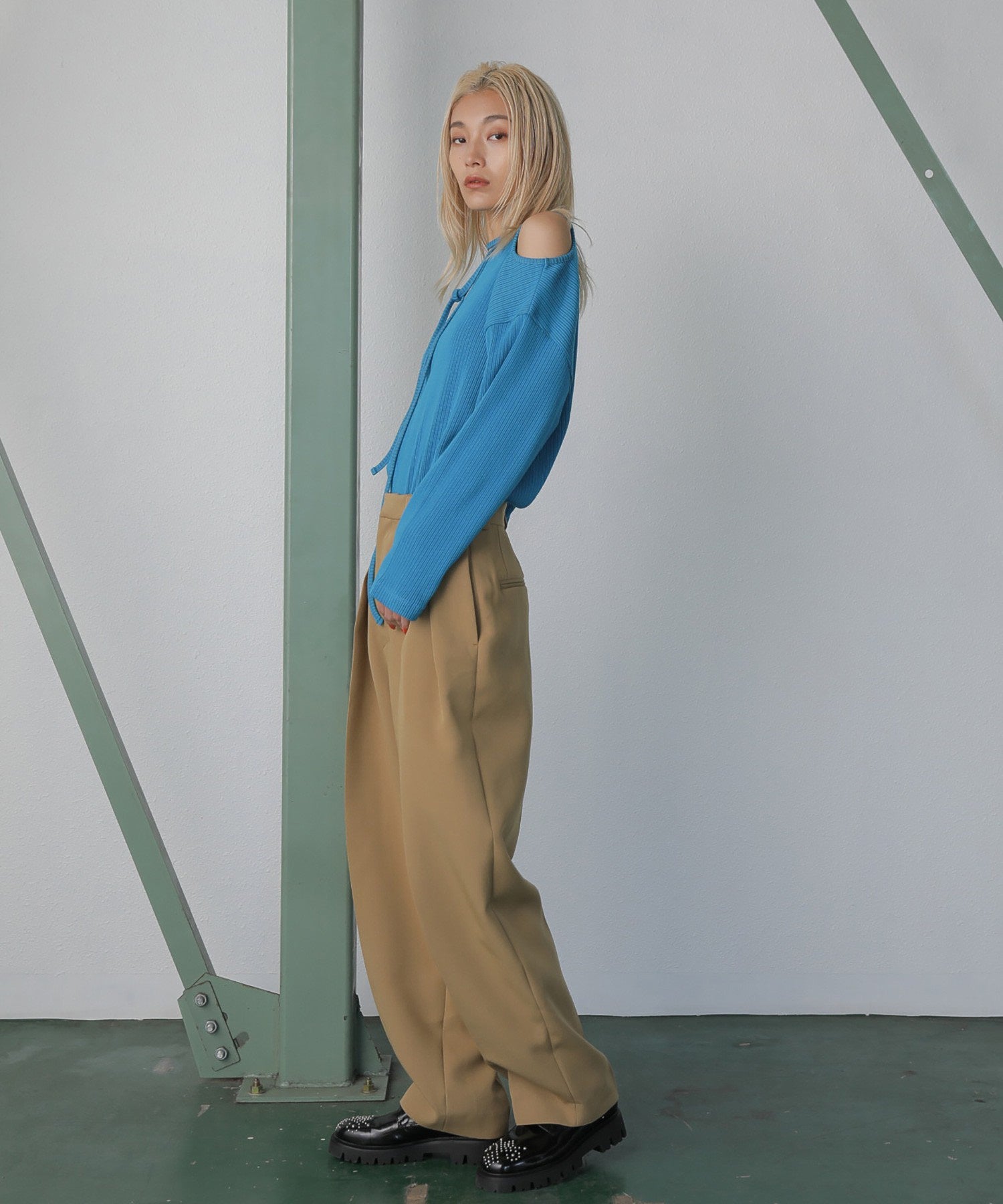 ツータックパンツ