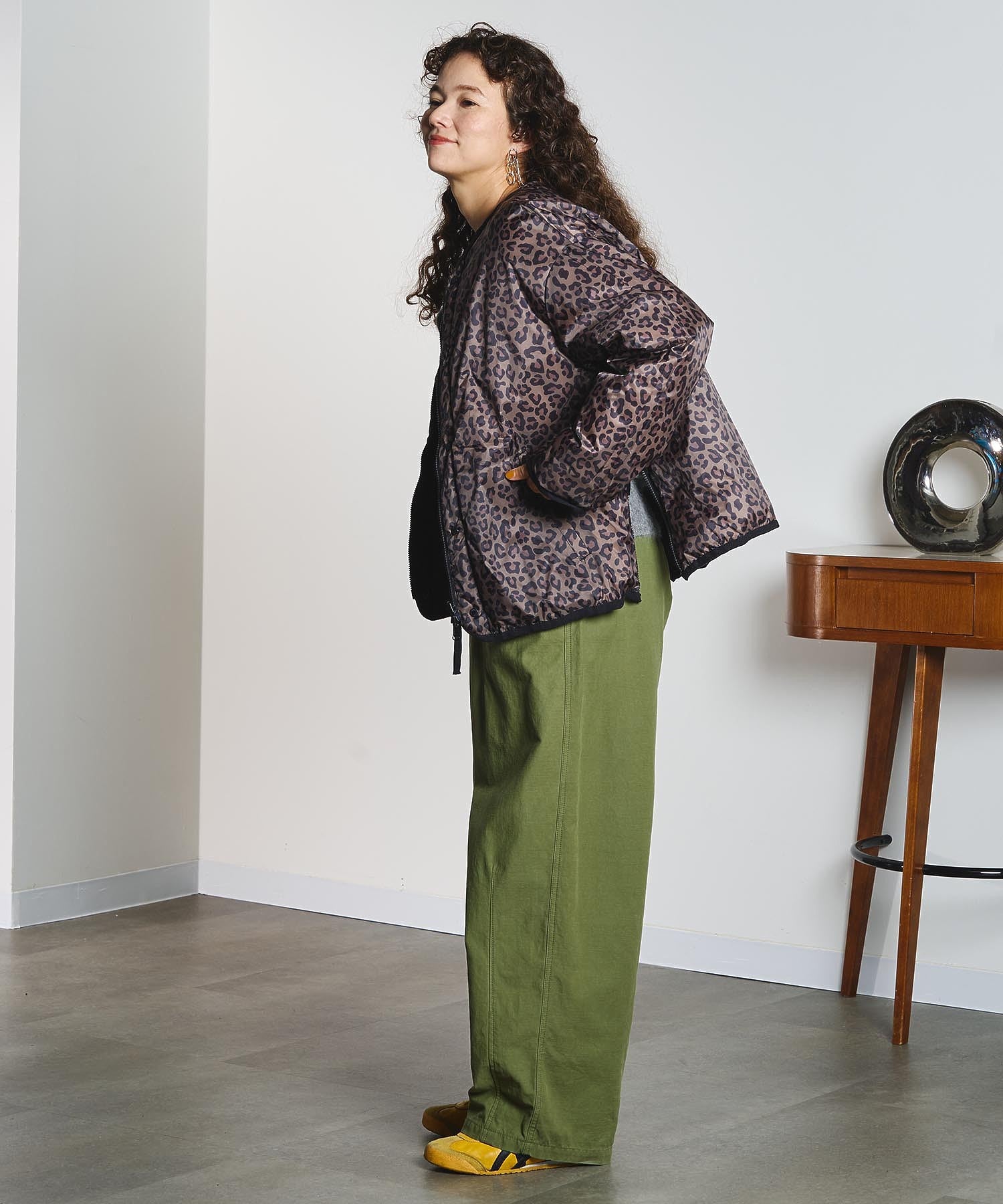 DENIM/BACK SATIN PANTS