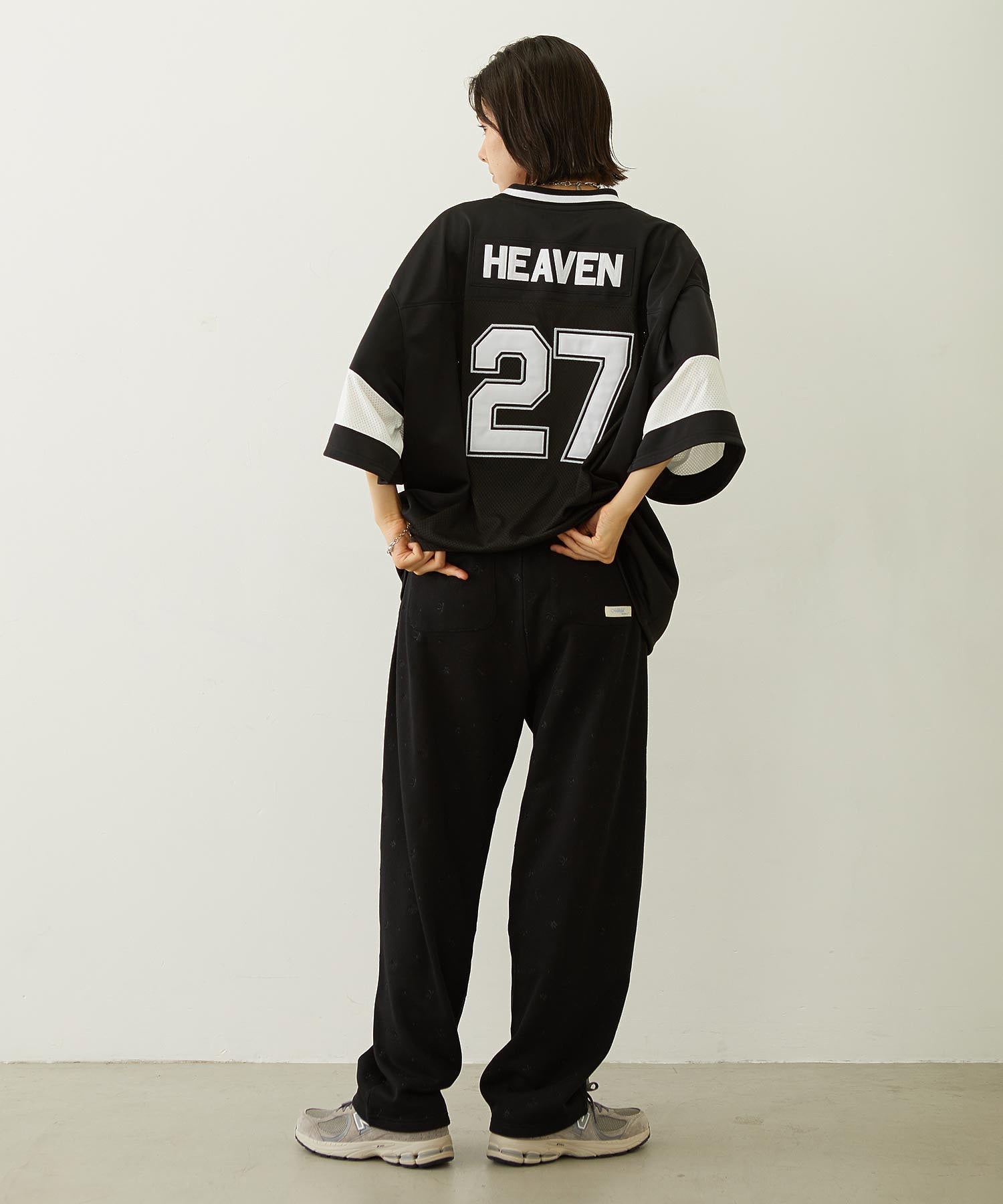 EMBROIDERY TUCK SWEAT PANTS