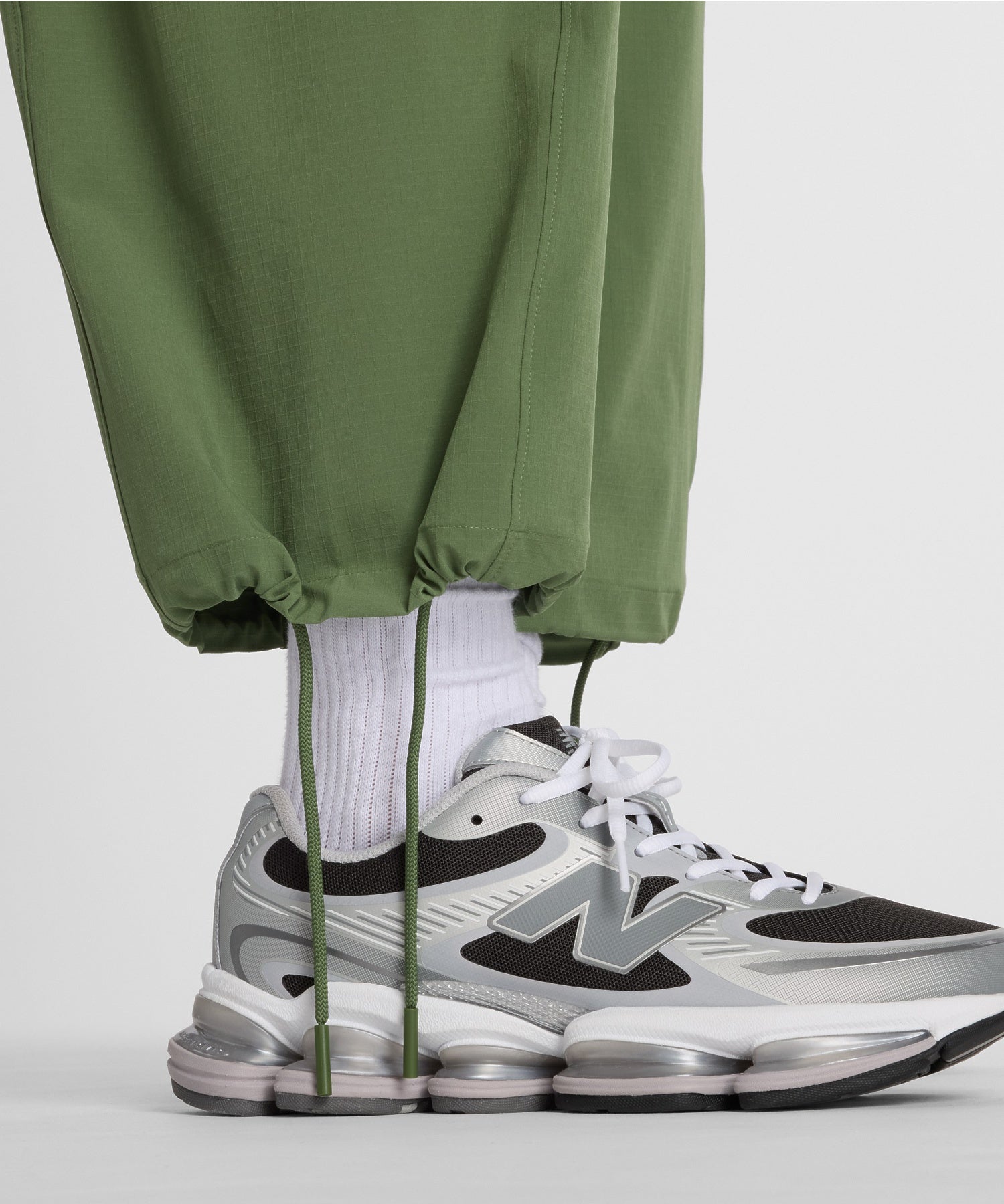 NEW BALANCE/ニューバランス/NB Grey cropped cargo pants MB61A5RJ
