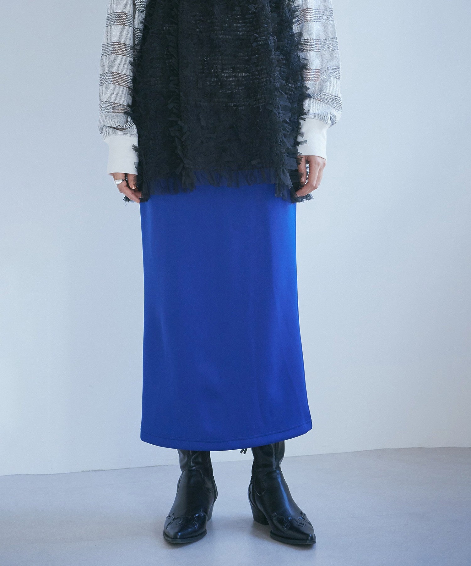 カットタイトスカート