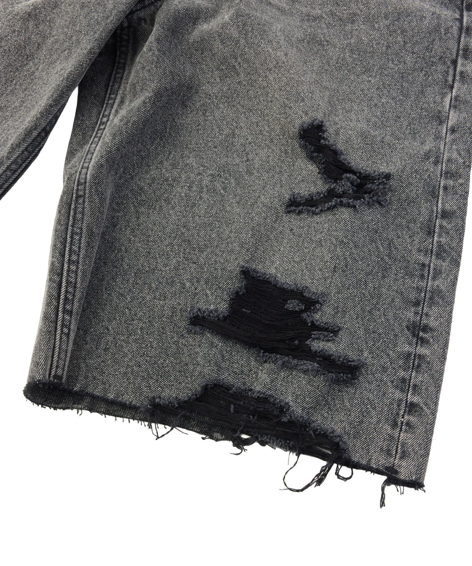 EMBLEM POCKET DISTRESSED DENIM SHORTS