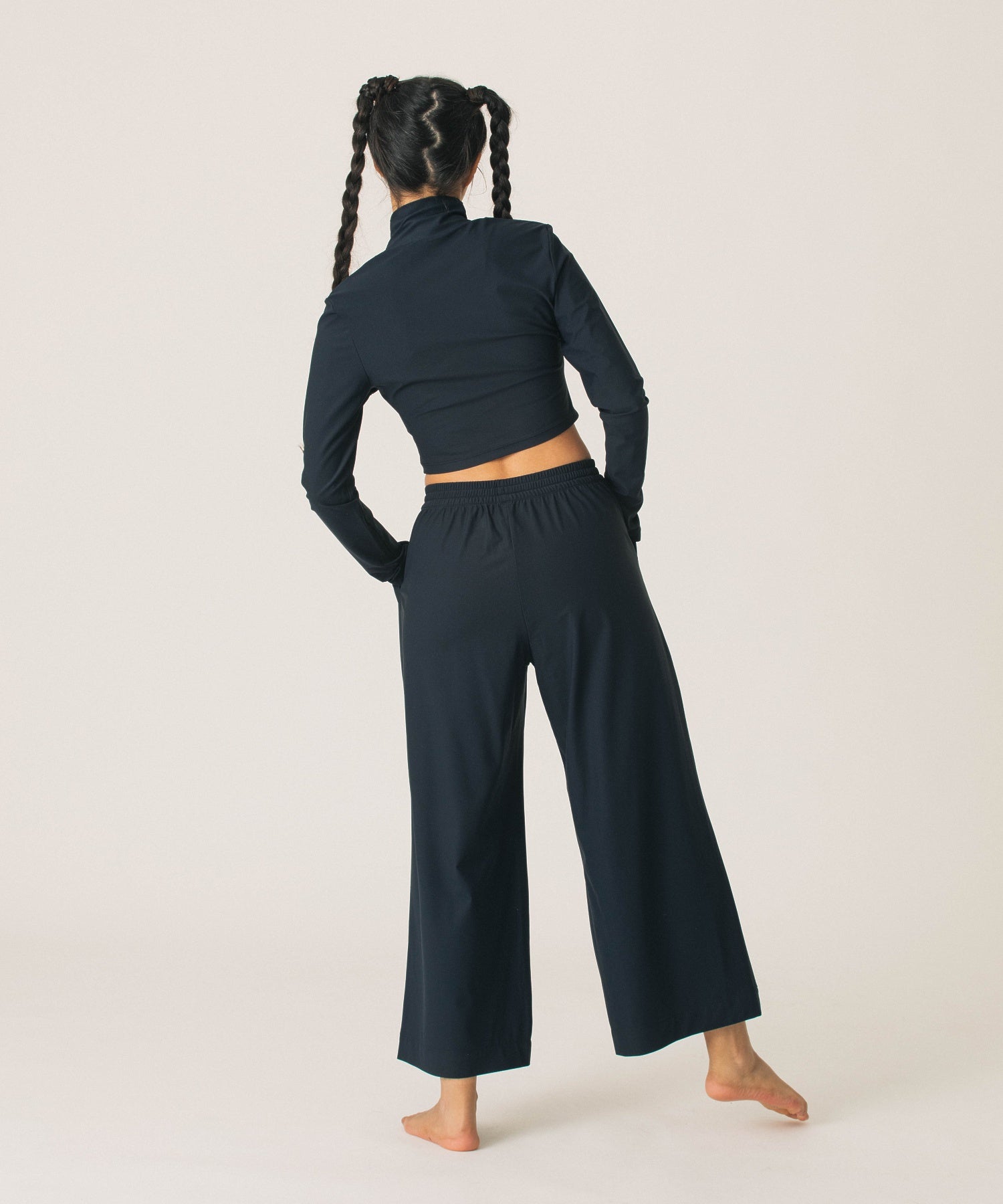 HIGH NECK SHORT LS TOP