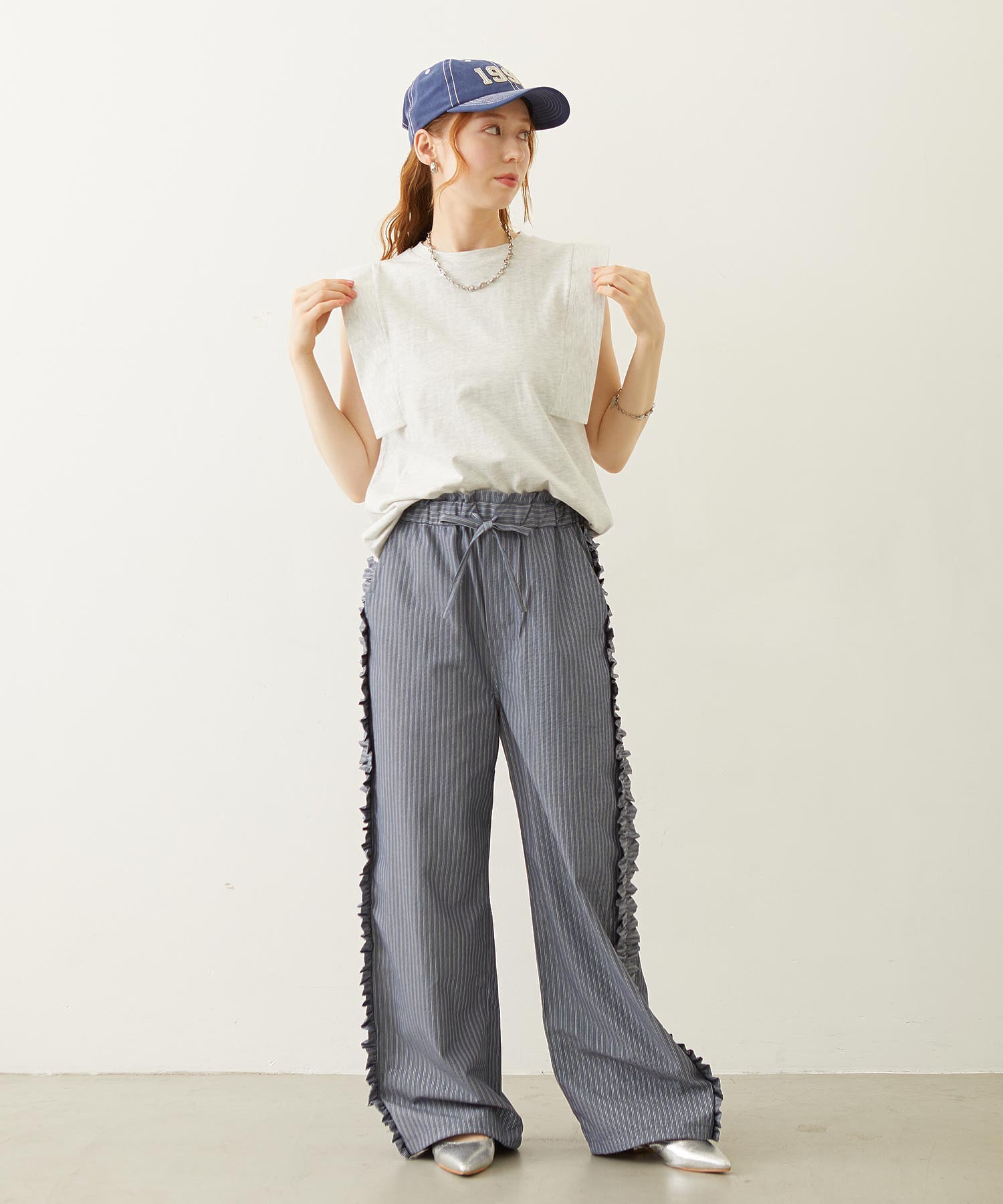 BOXY SLEEVELESS TOP