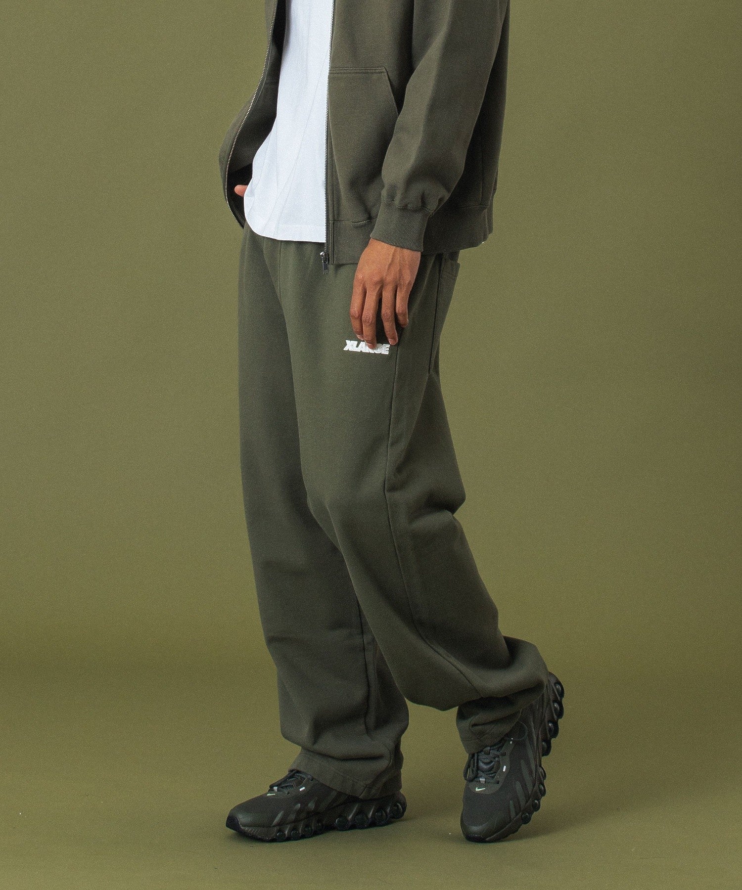 MODEL身長：185cm / 着用サイズ：Lサイズ