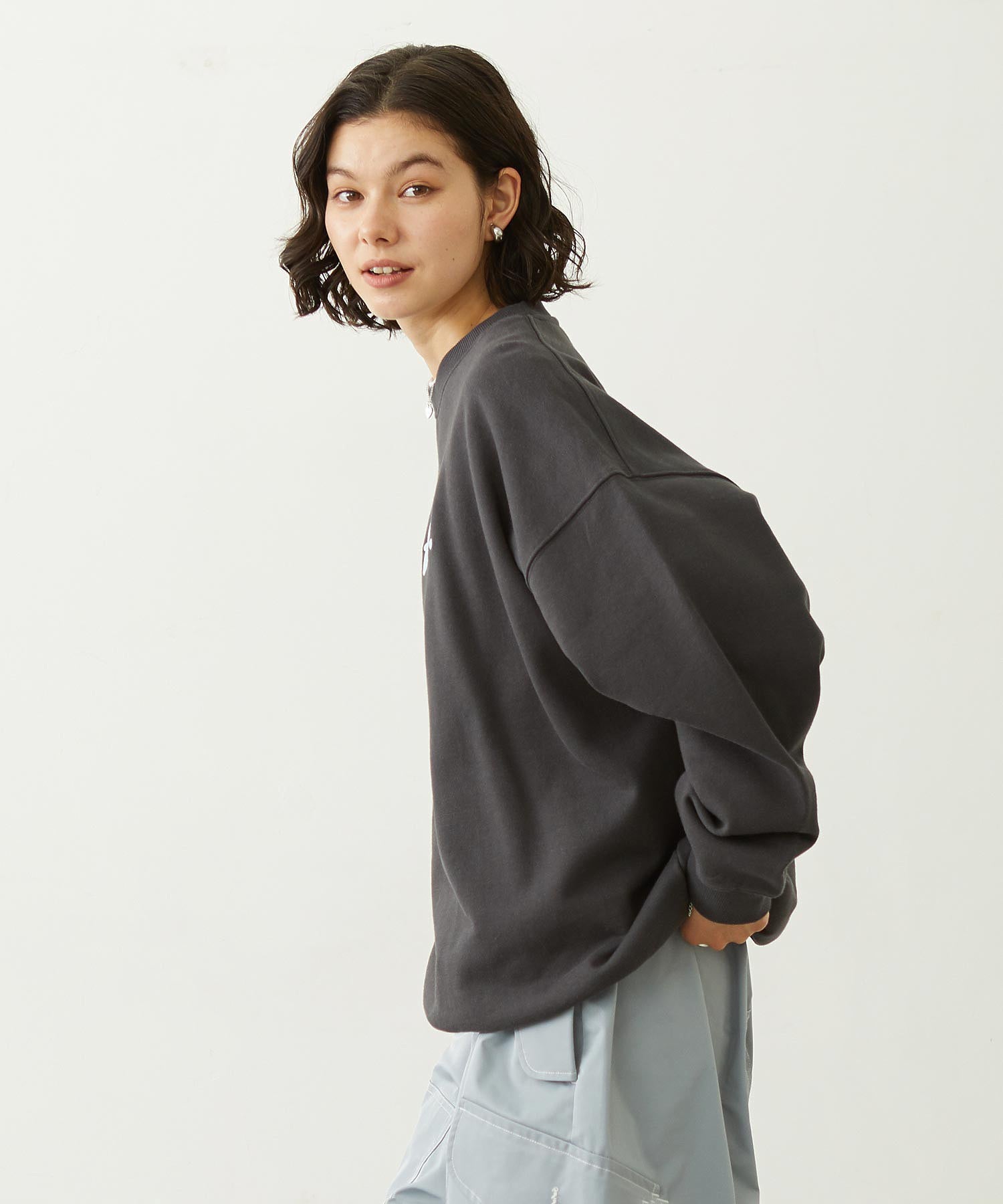 ICING LOGO SAGARA WIDE CREW SWEAT TOP