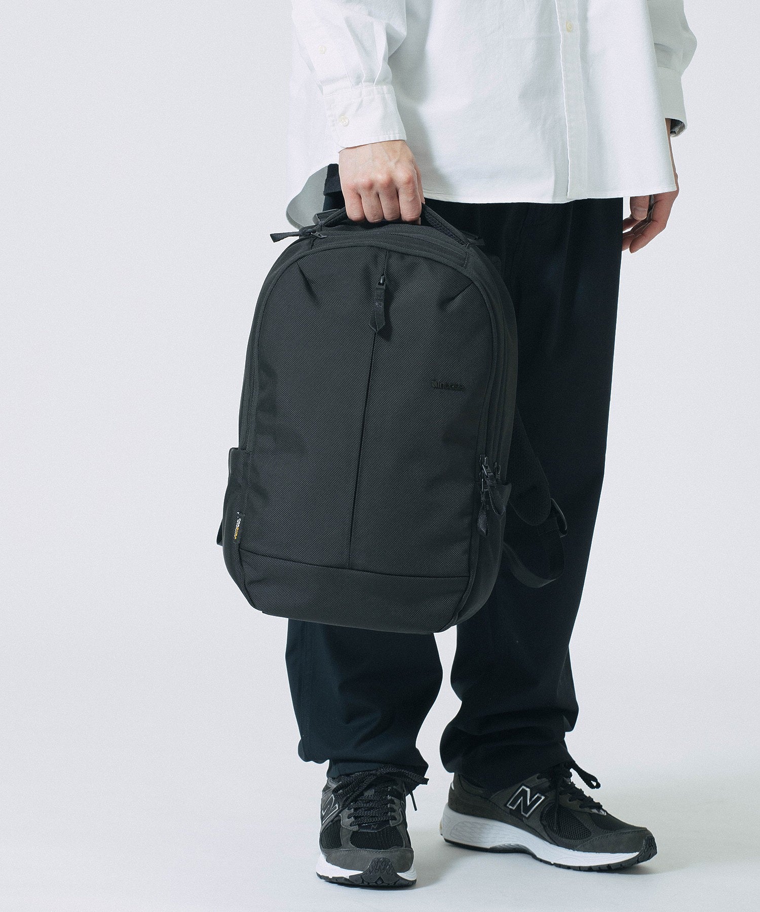 Incase Tracks Backpack 18L-Black