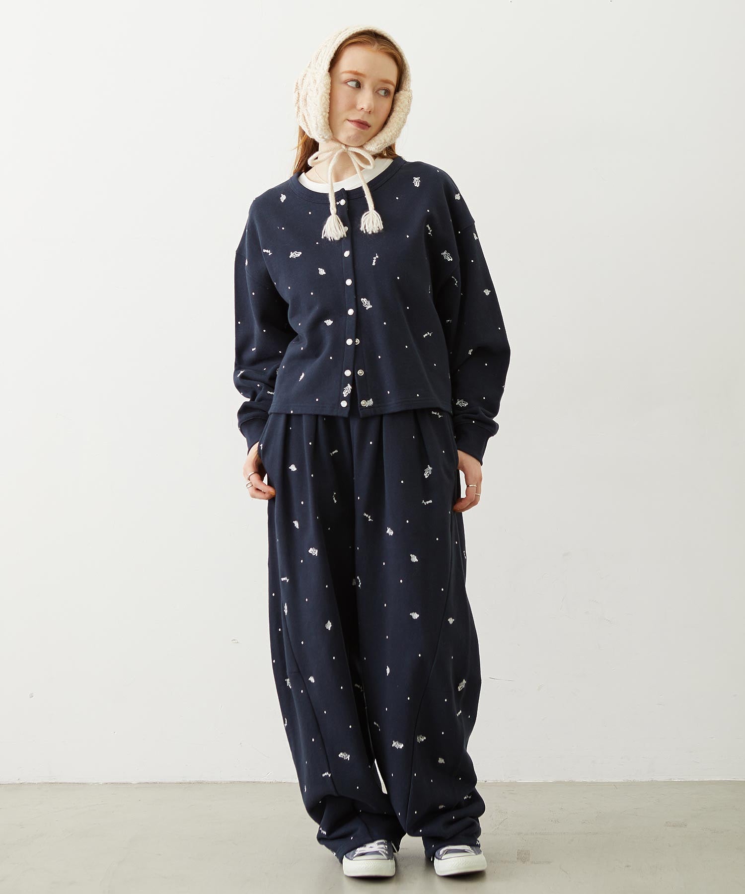 EMBROIDERED ROSE SWEAT WIDE PANTS