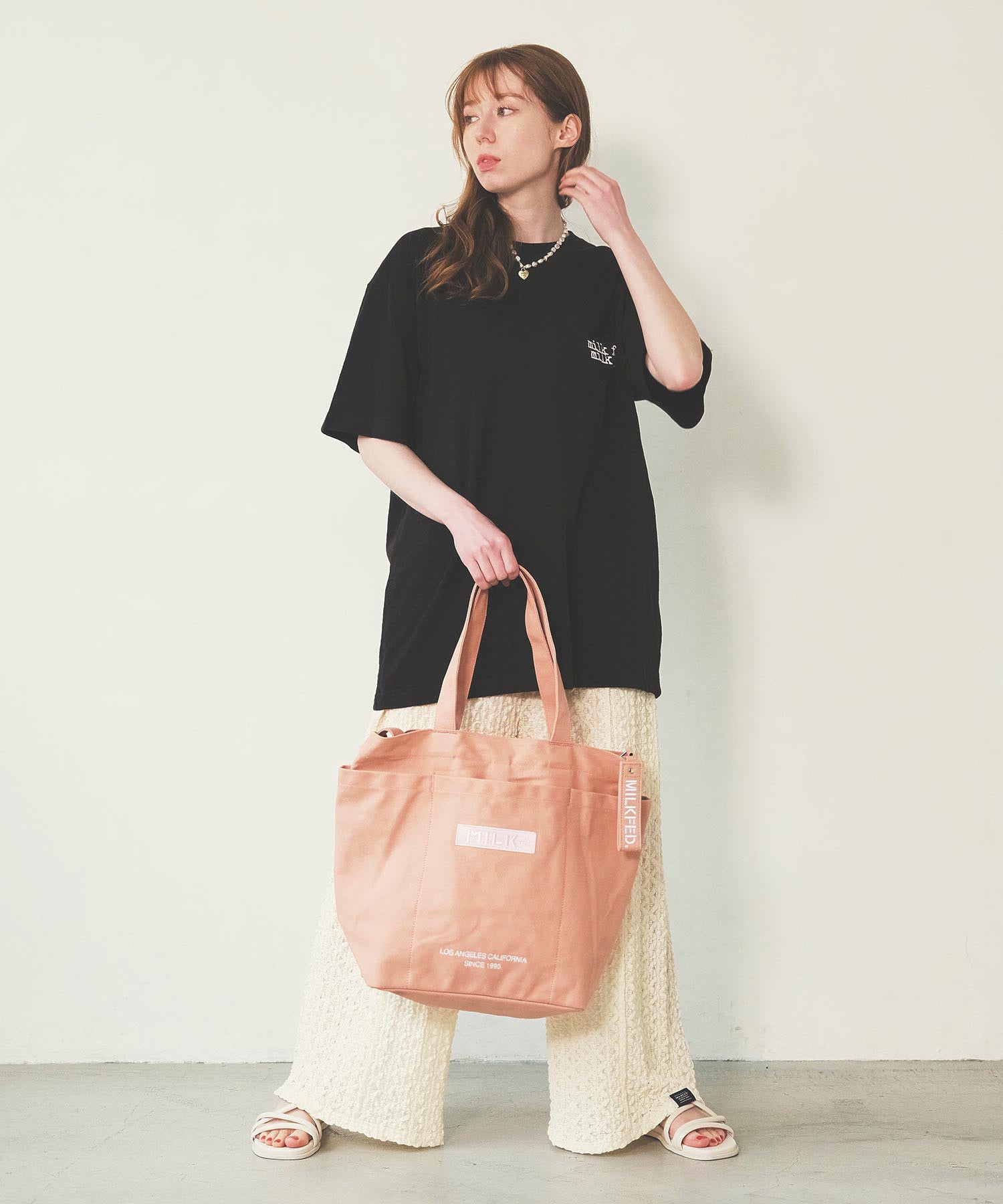 BAR AND UNDER LOGO BIG CANVAS BAG MILKFED.