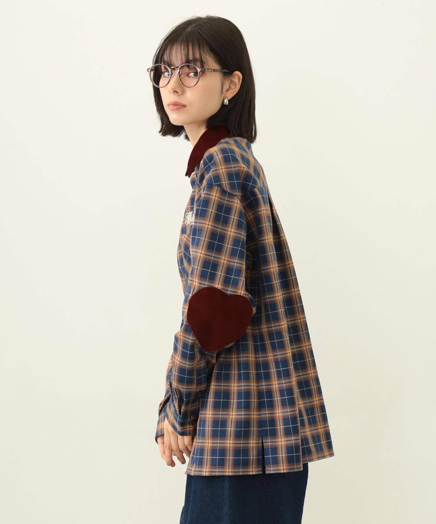 HEART ELBOW PATCH PLAID SHIRT