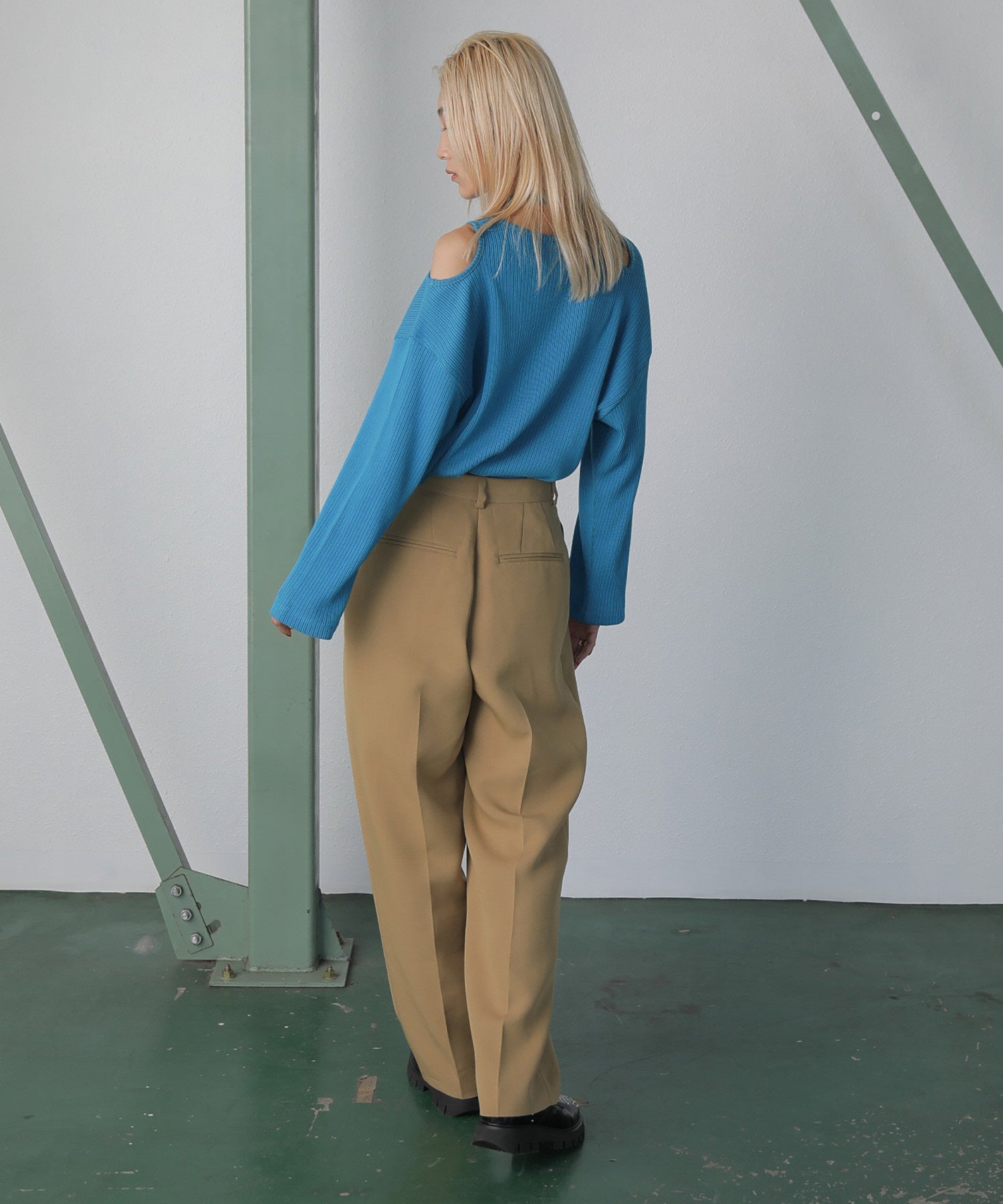 ツータックパンツ