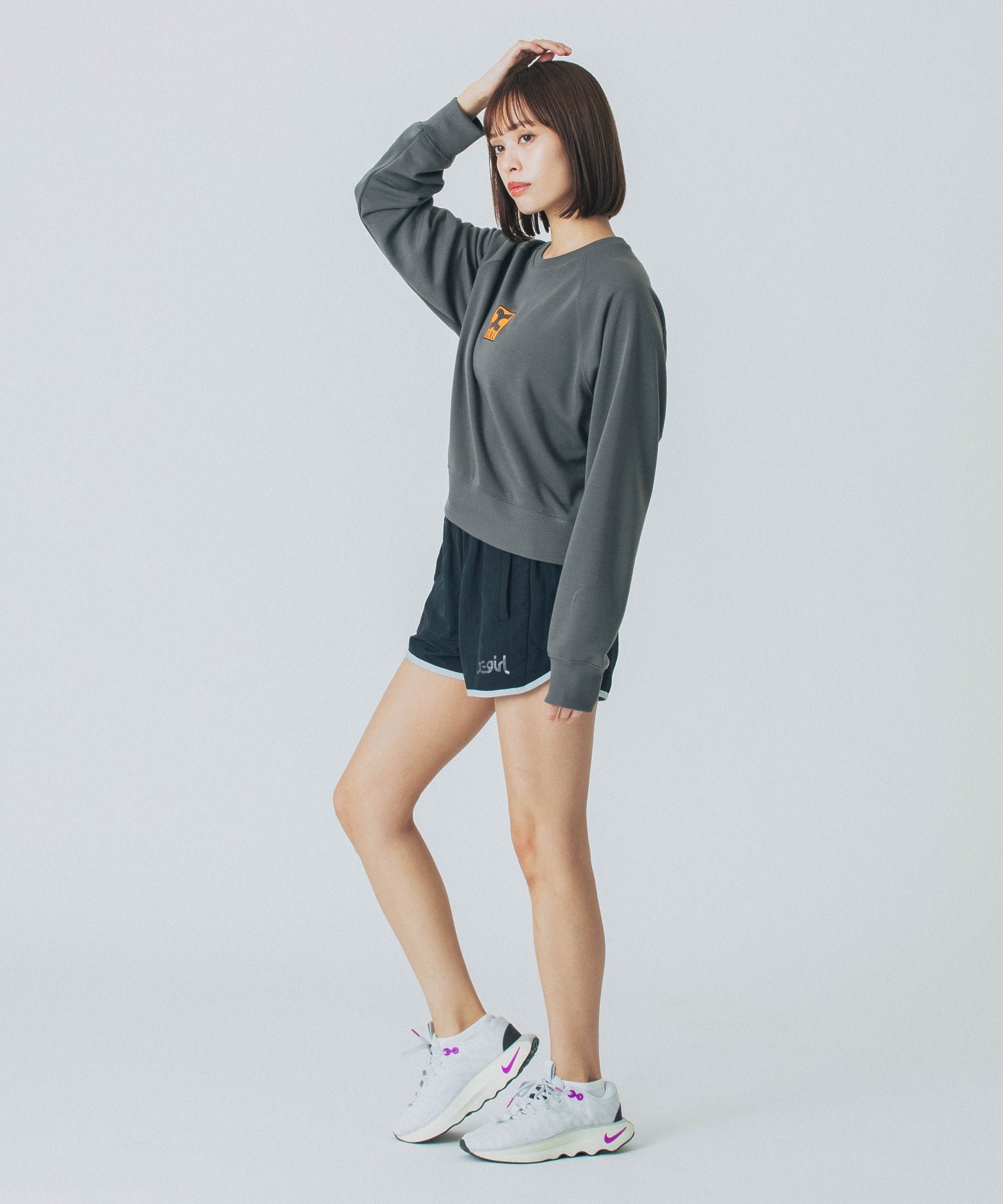 SHORT CREWNECK SWEATSHIRT