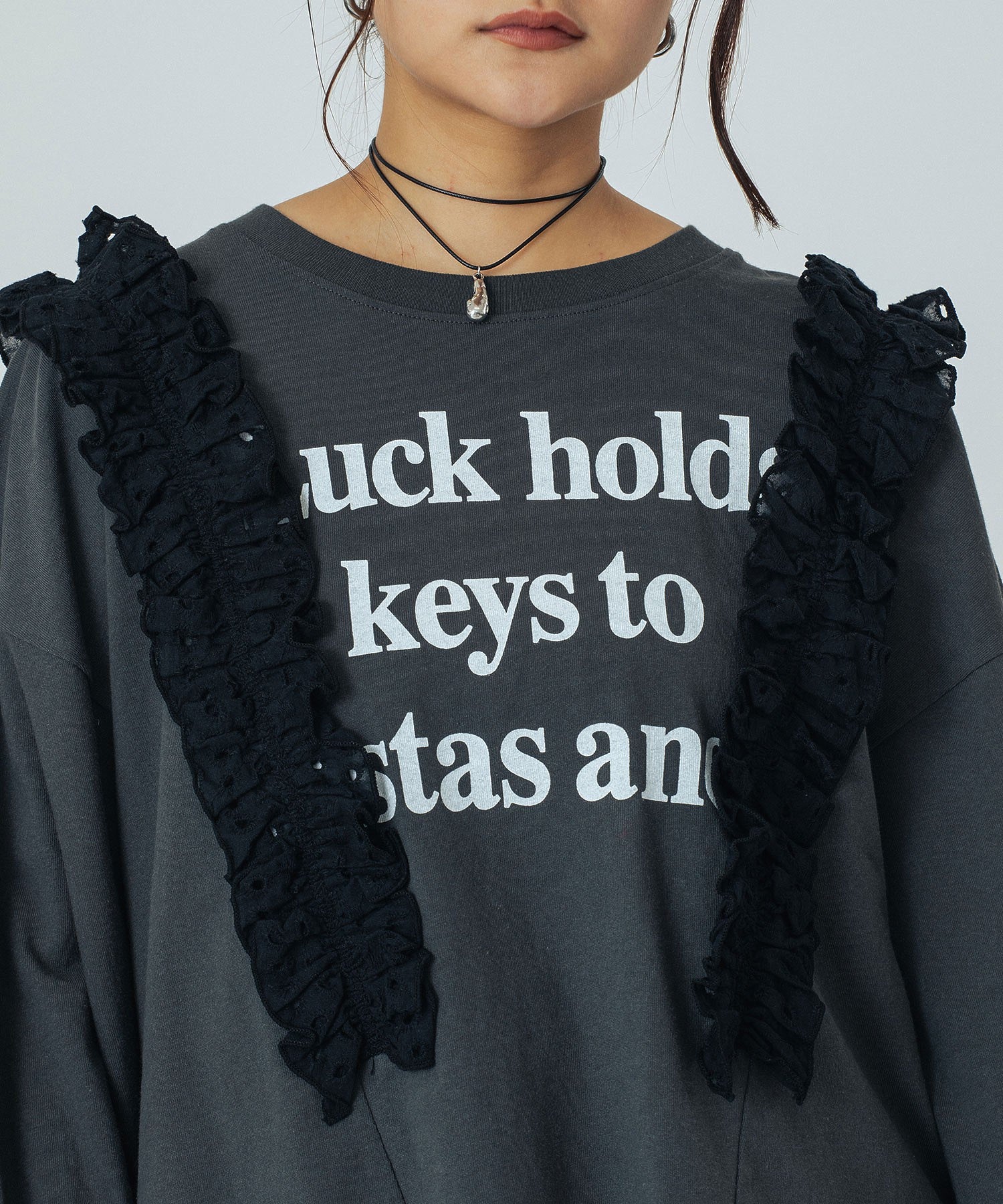 LACE ACCENT L/S TOP