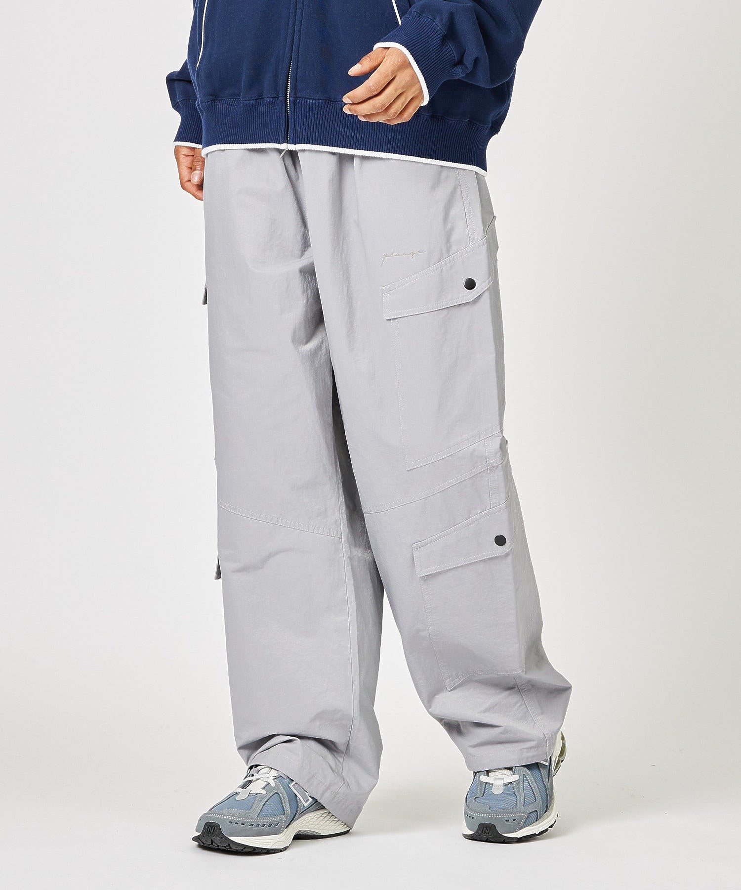 MODEL 身長180cm / 着用サイズ：Lサイズ ※商品の色味の目安は、商品単体の画像をご参照ください。