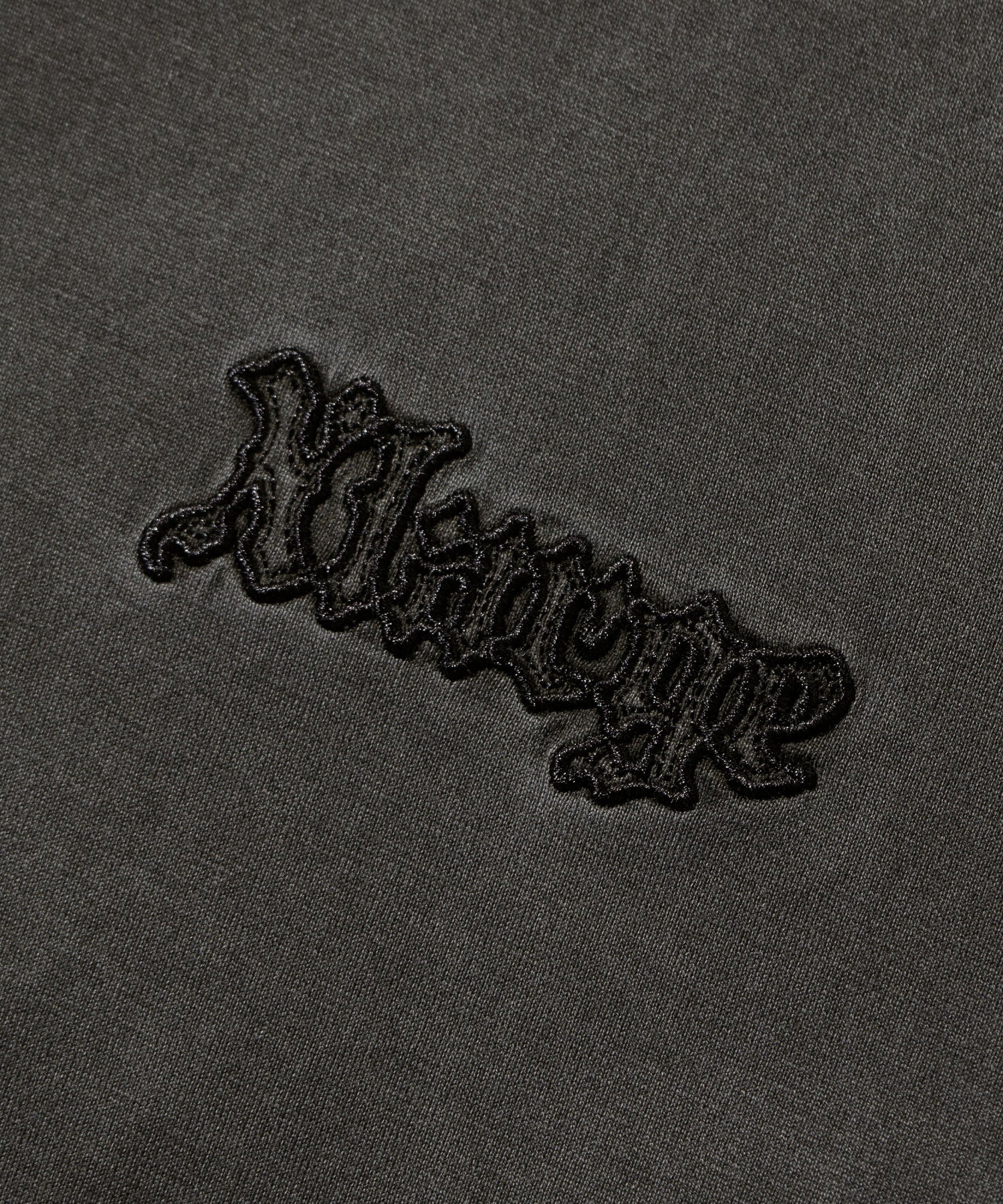 PATCHED OLD ENGLISH L/S TEE