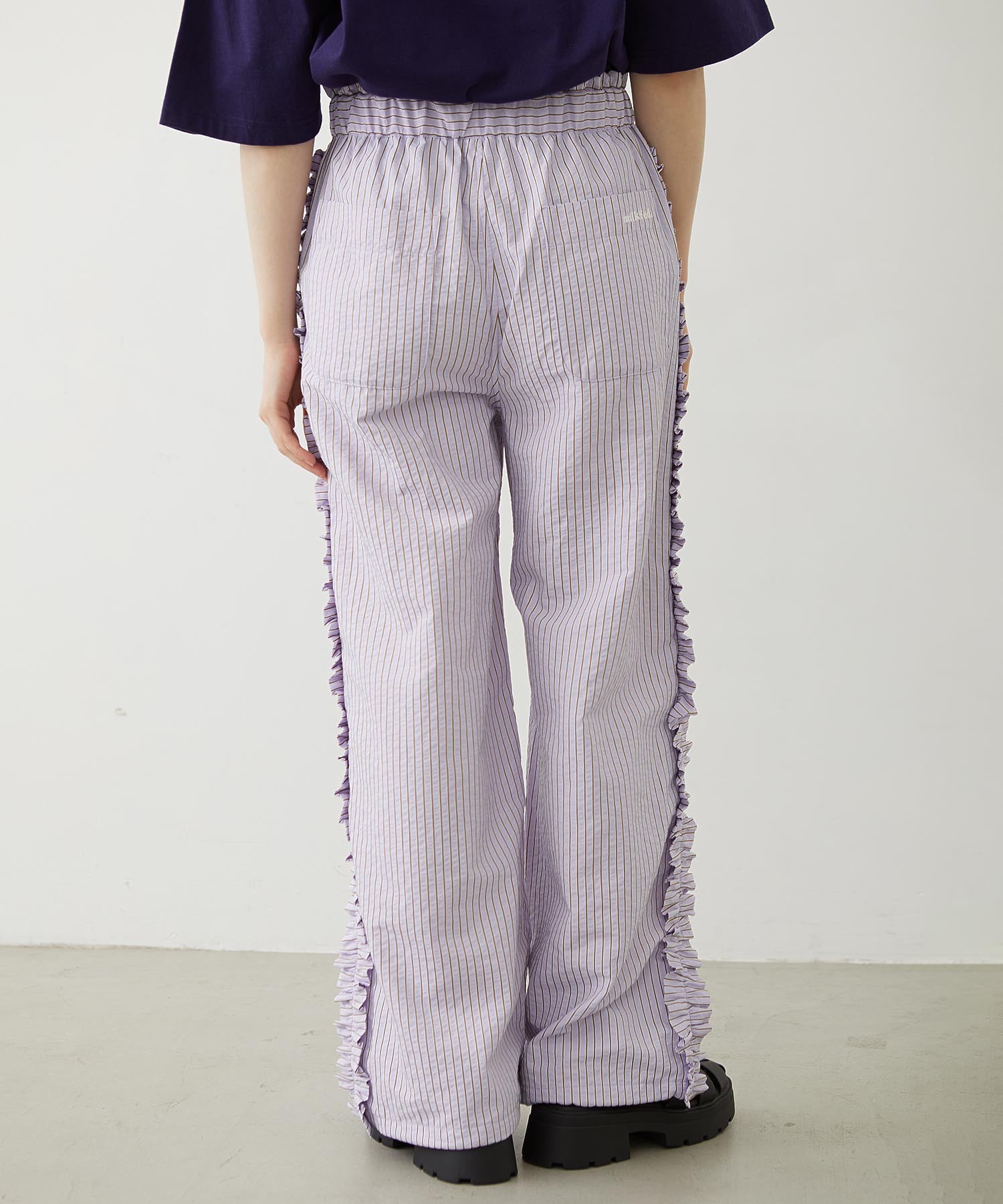 STRIPED RUFFLE PANTS