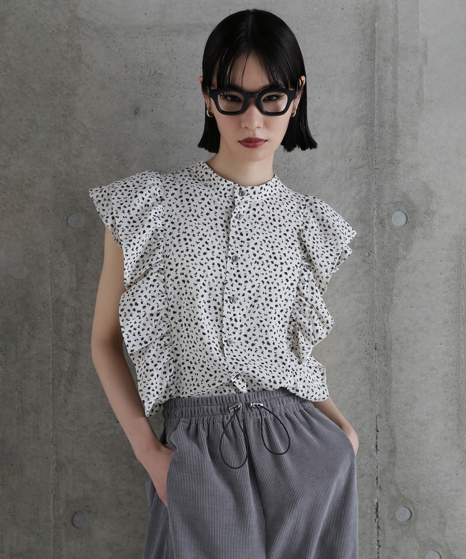 【WEB・一部店舗限定】2WAYフリルブラウス