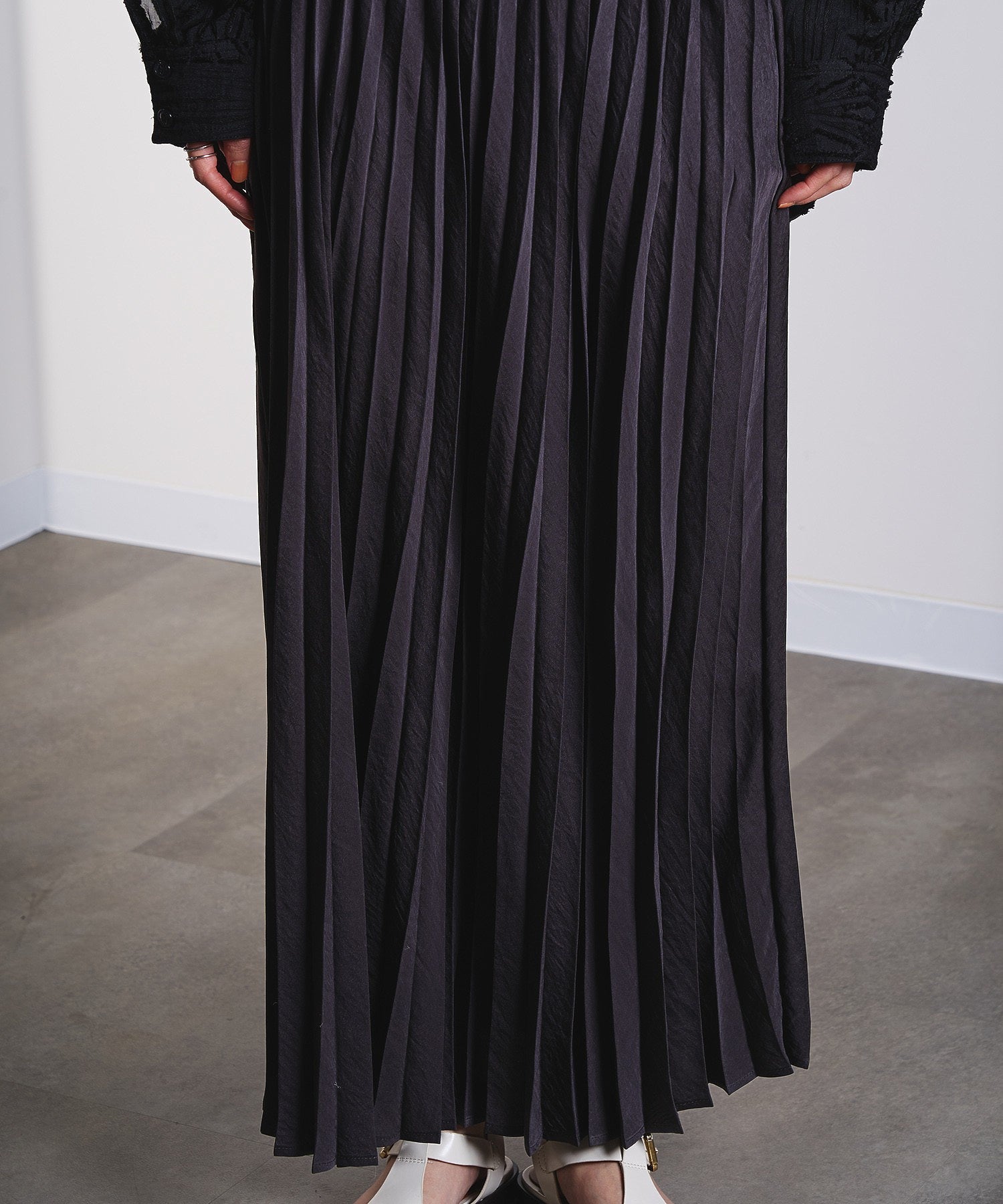 GENE HEAVENS/PLEATED SKIRT