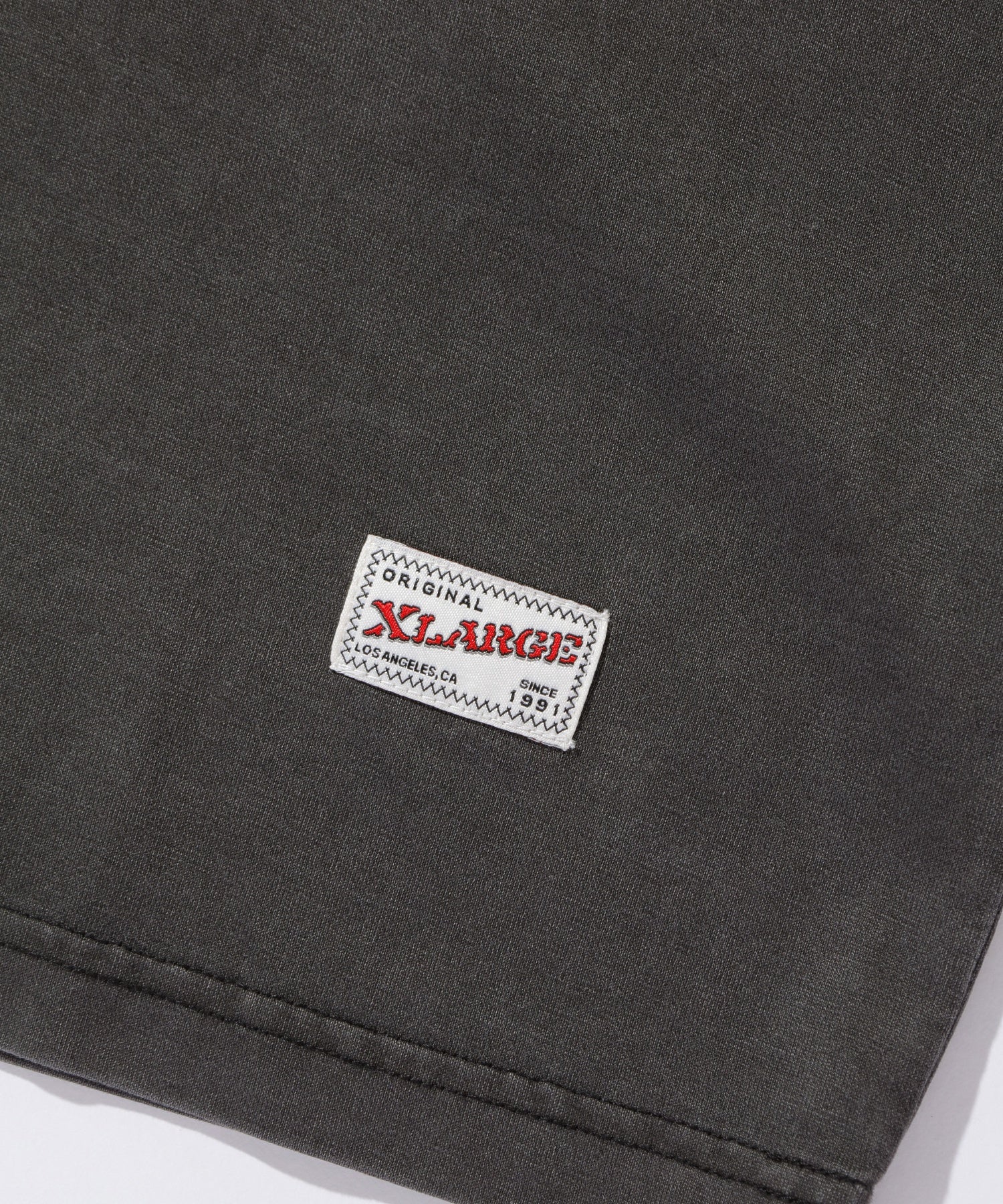 PATCHED OLD ENGLISH L/S TEE