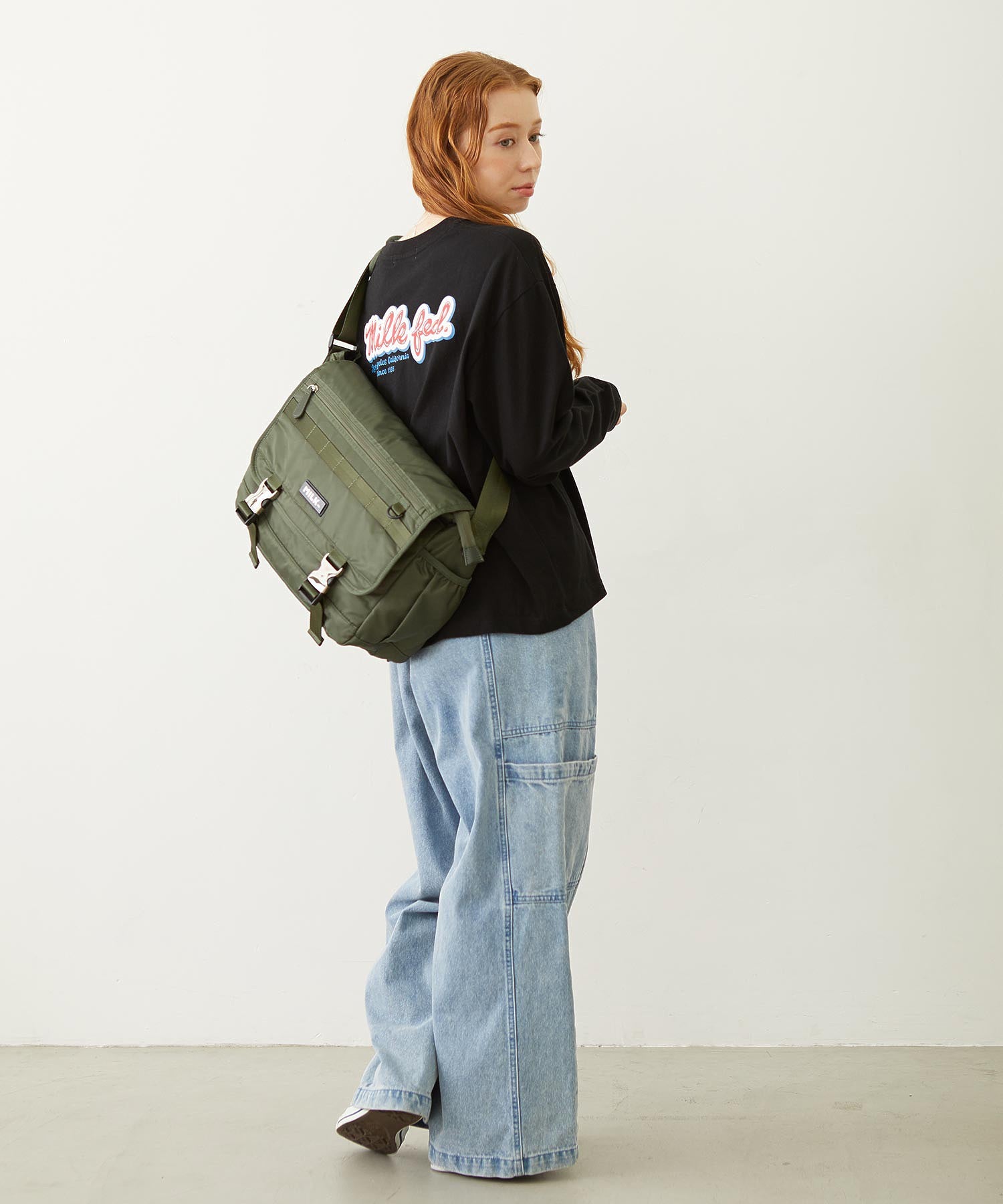 LOGO PLATE MESSENGER BAG MILKFED.