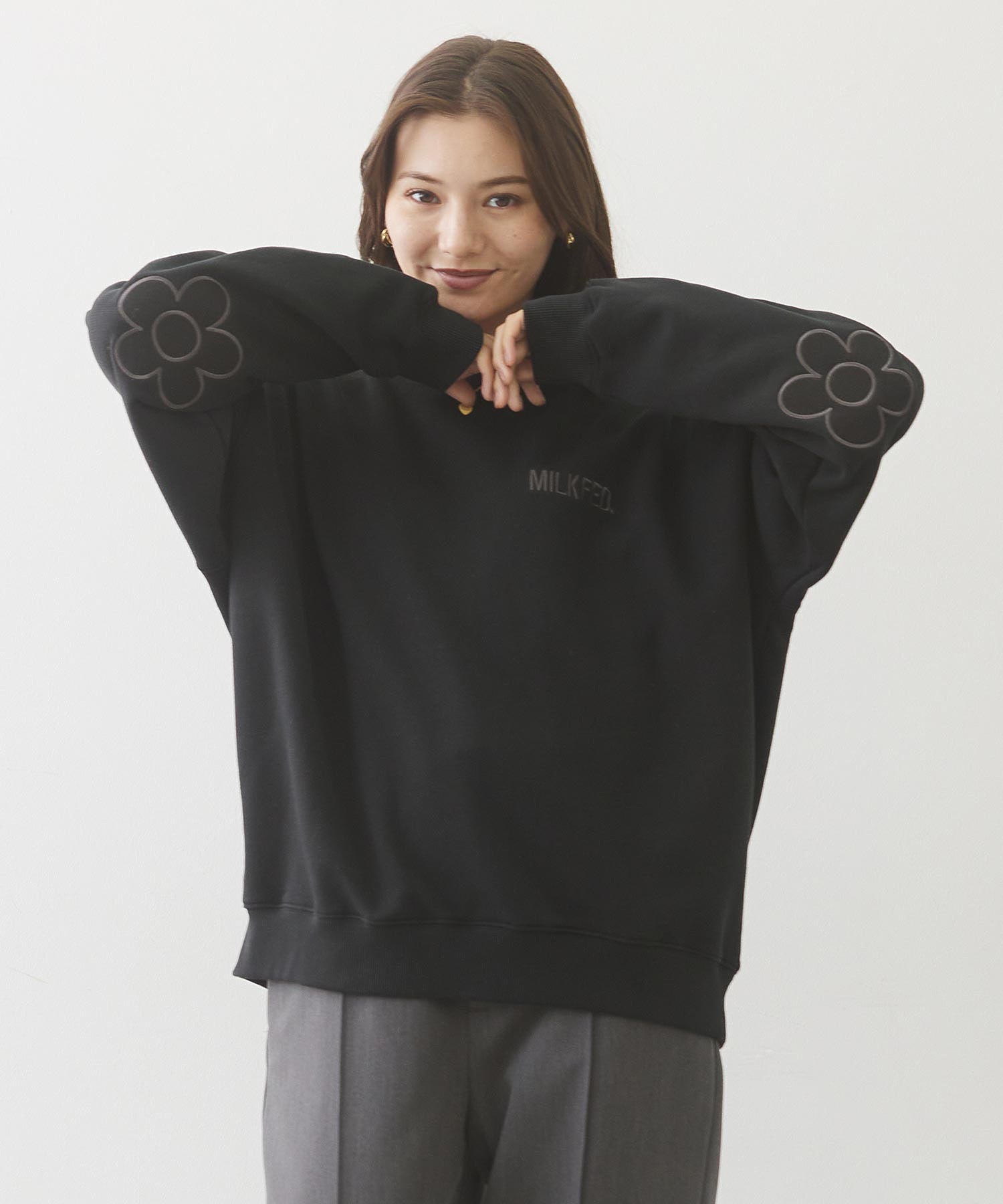 FLOWER PATCHED ELBOW SWEAT TOP