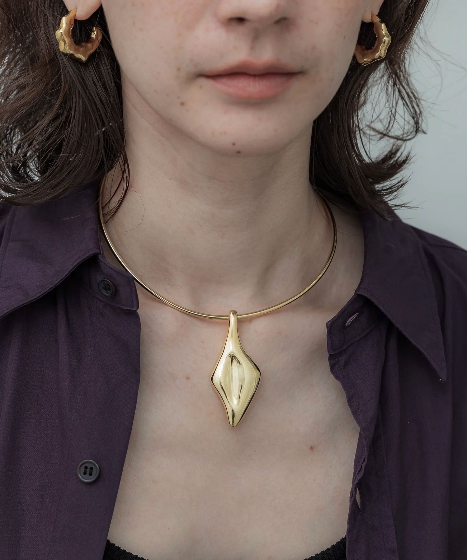 loni/LEAF PLATE CHOKER