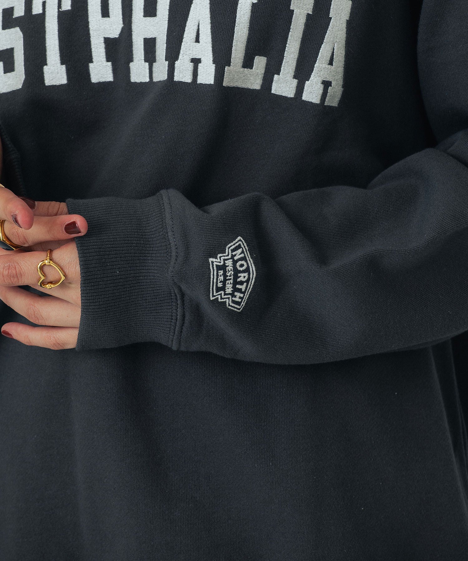 PATCH EMBROIDERY PULLOVER