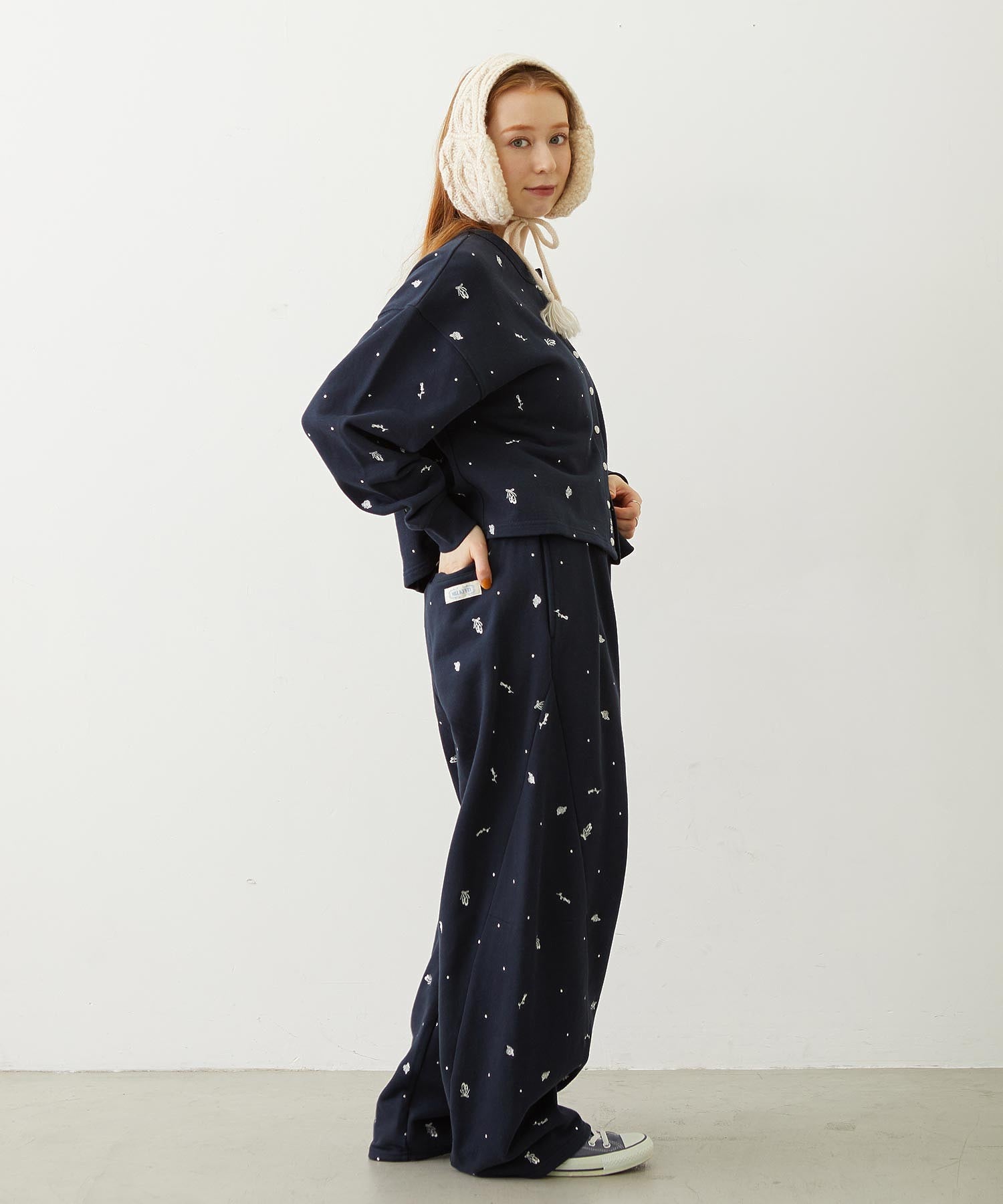 EMBROIDERED ROSE SWEAT WIDE PANTS