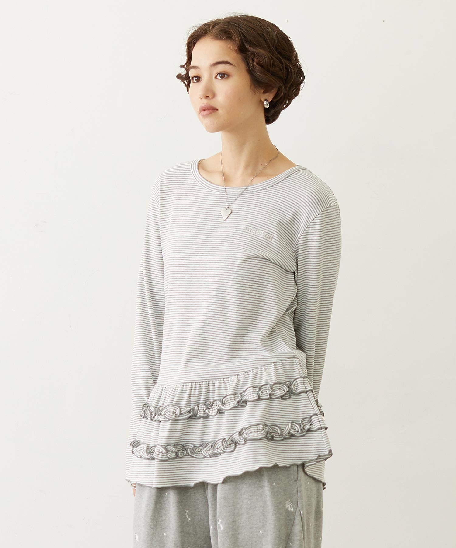 RUFFLE HEM L/S TOP