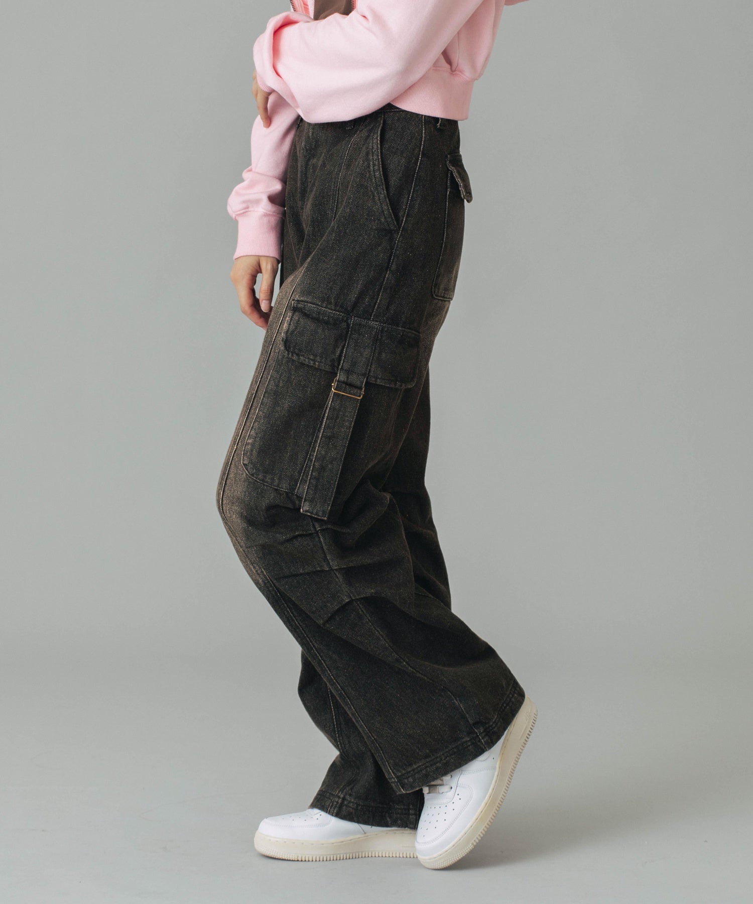 LOW RISE CARGO POCKET DENIM PANTS