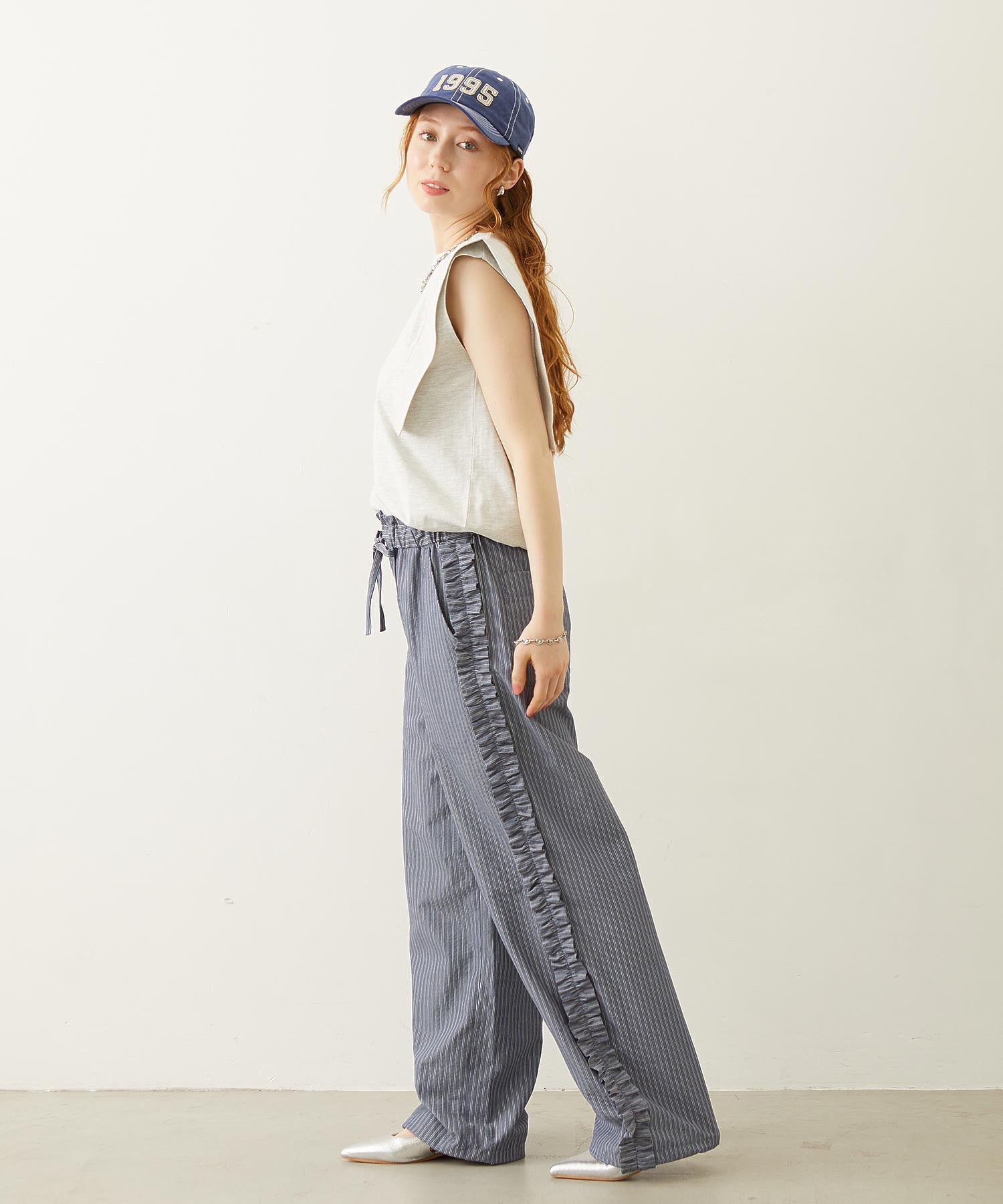 BOXY SLEEVELESS TOP