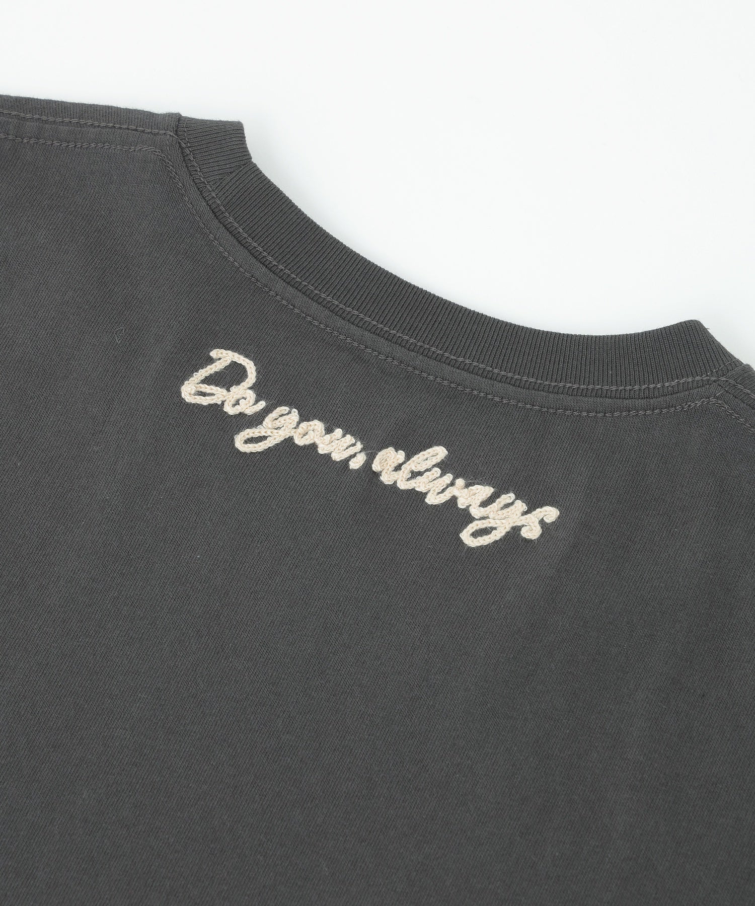 FREEHAND LIKE EMBROIDERY S/S TEE